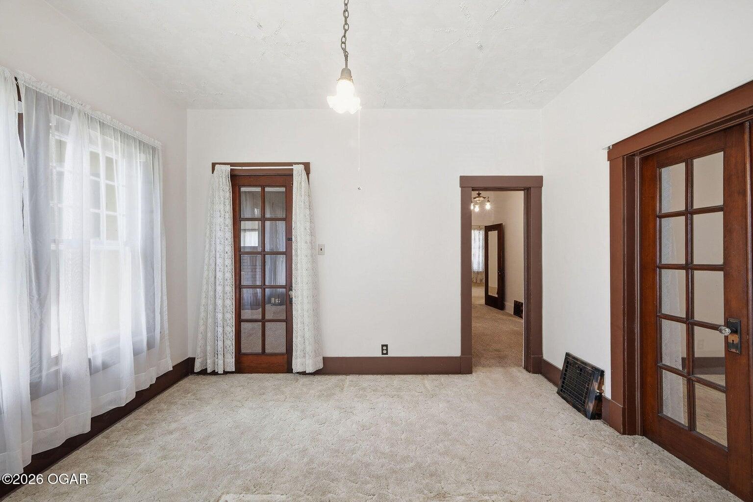 220 East Mckinney Street Property Photo 15