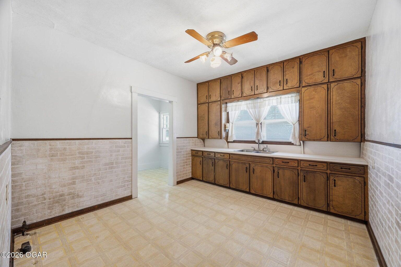 220 East Mckinney Street Property Photo 17