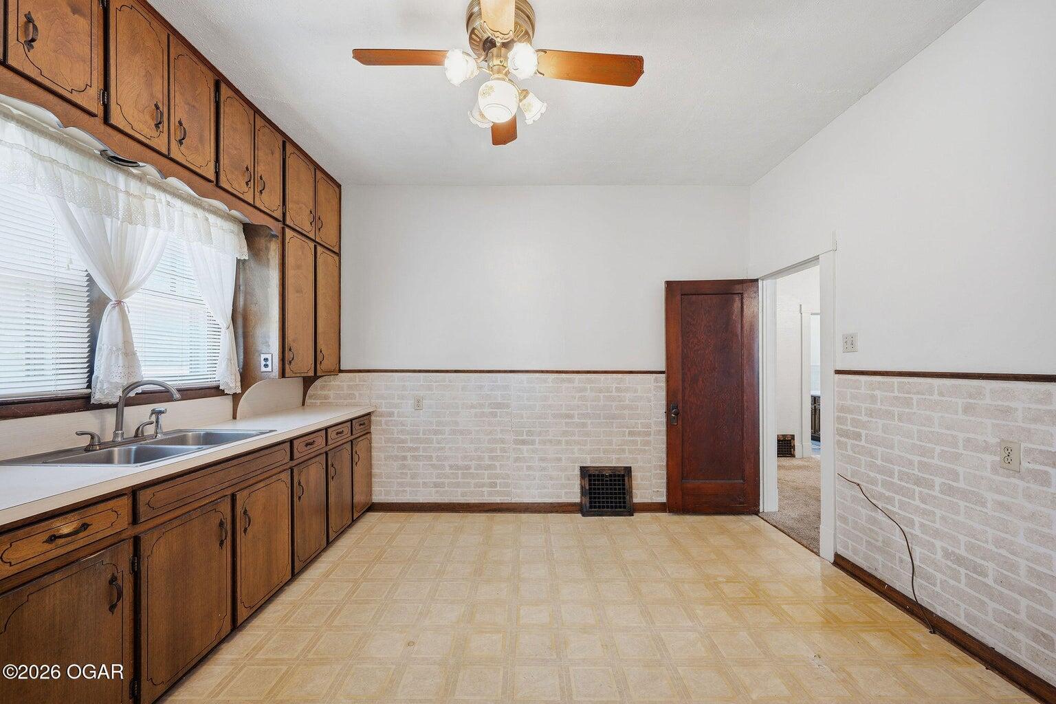 220 East Mckinney Street Property Photo 18