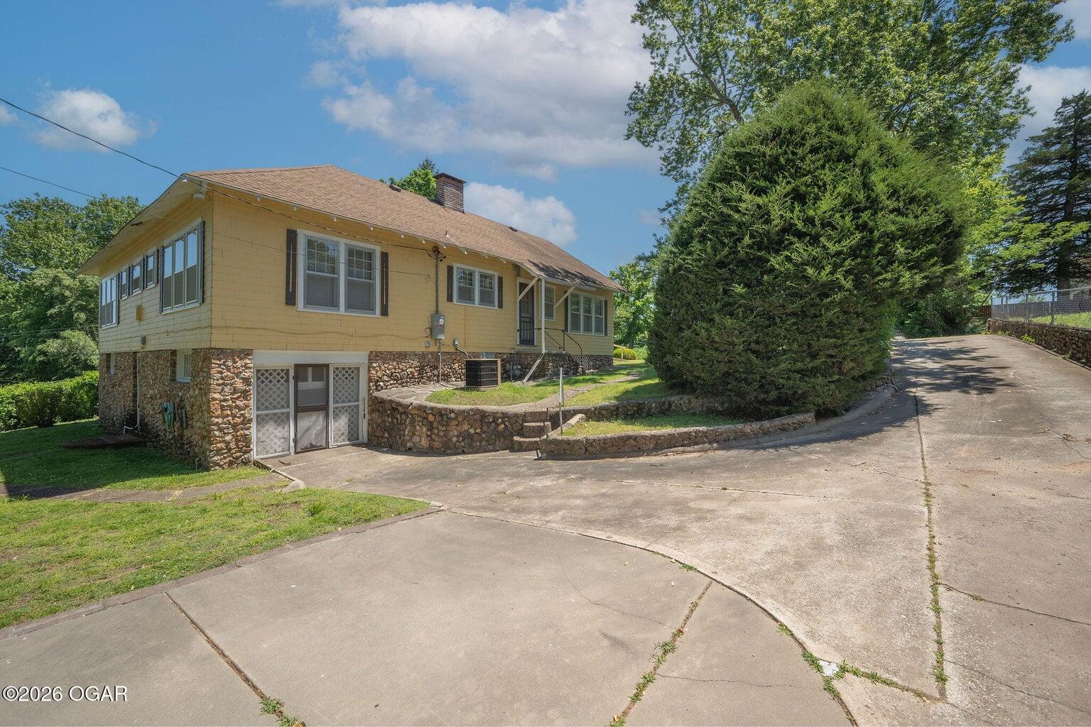 220 East Mckinney Street Property Photo 34