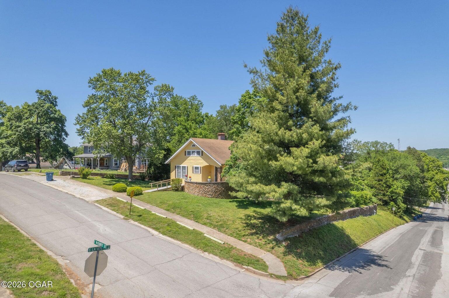220 East Mckinney Street Property Photo 40