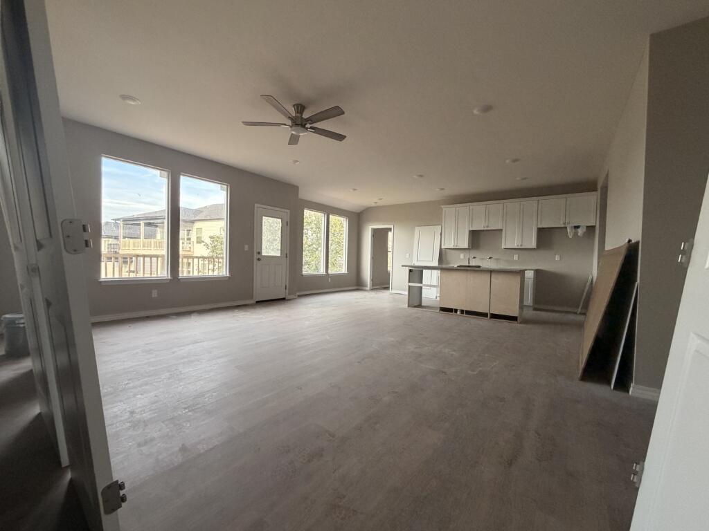 2607 West Summerset Street Property Photo 3