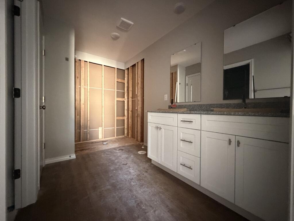 2607 West Summerset Street Property Photo 14