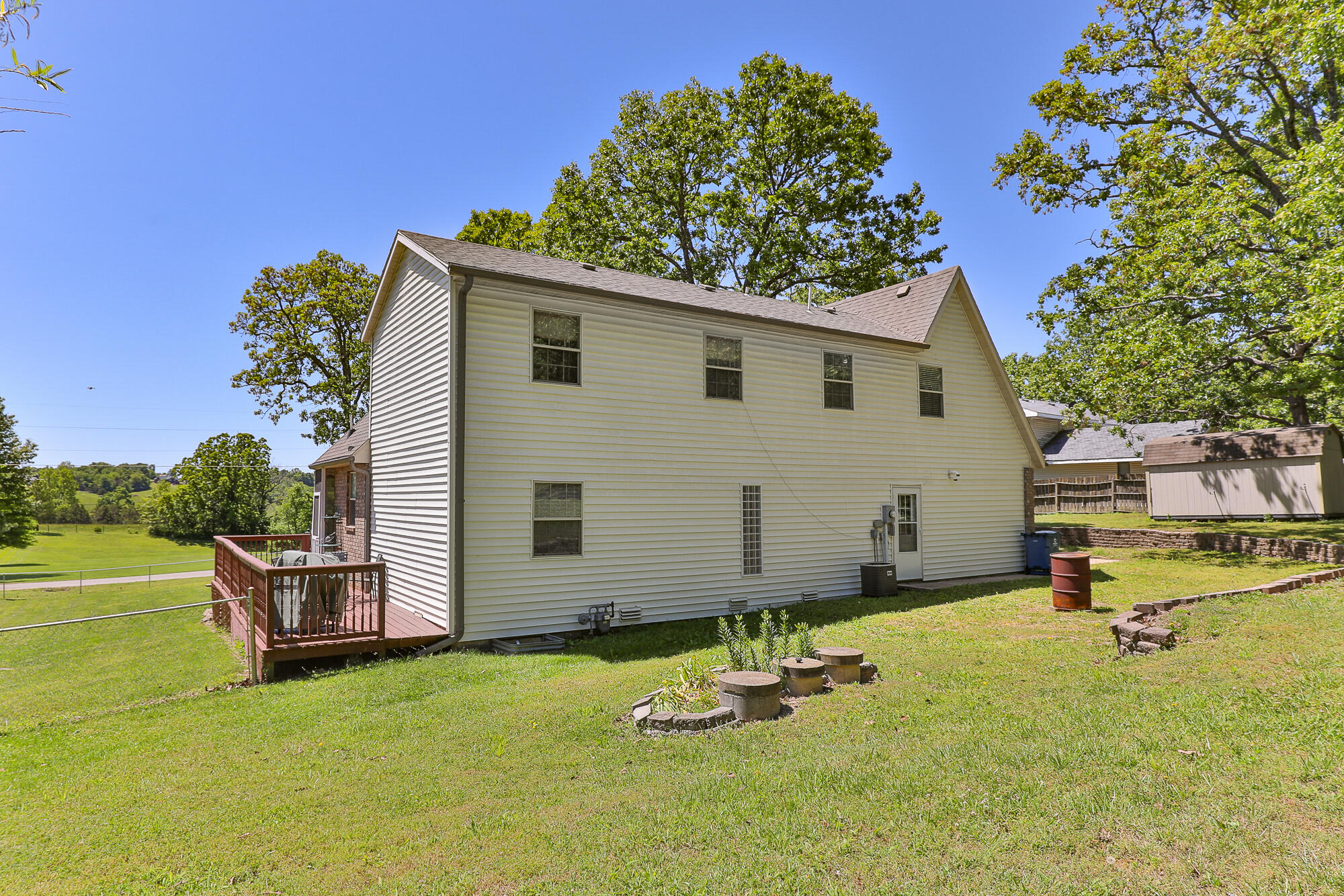 137 Hillside Loop Property Photo 38