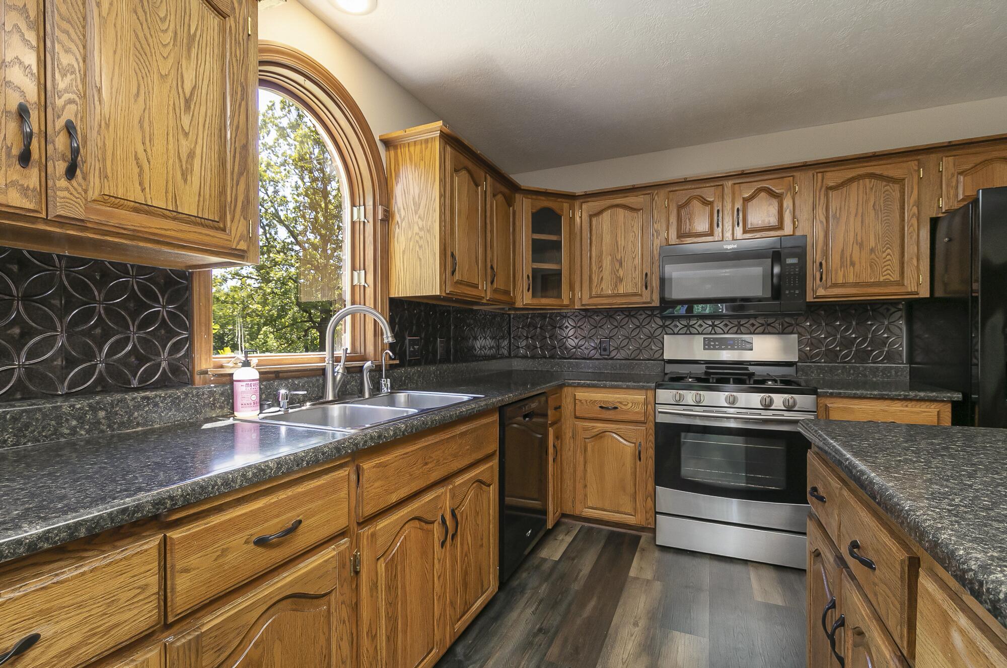3920 White Oak Road Property Photo 6