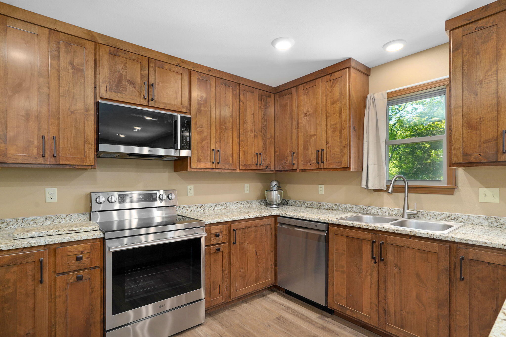 18519 Farm Road 2000 Property Photo 11
