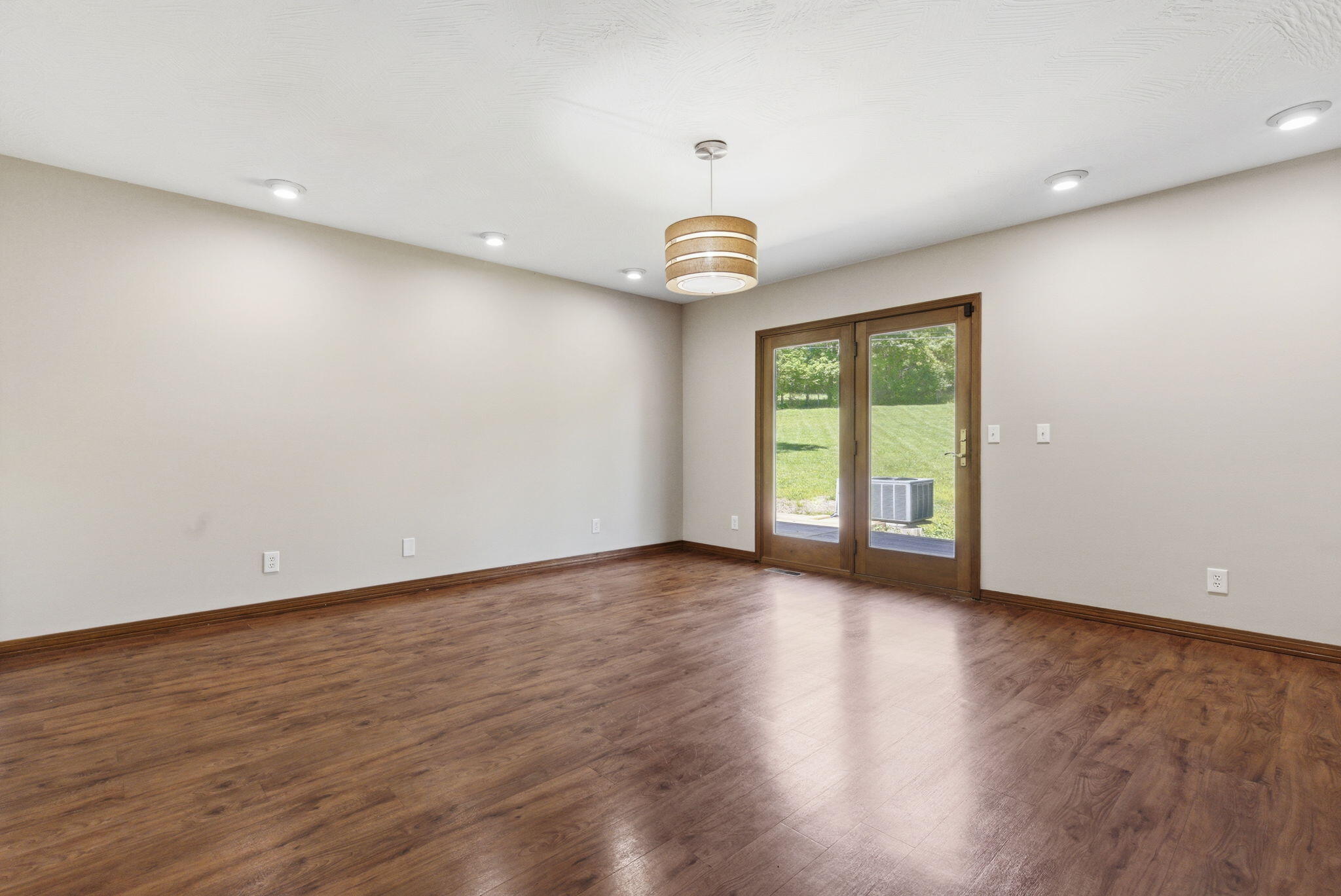 385 Jones Road Property Photo 8