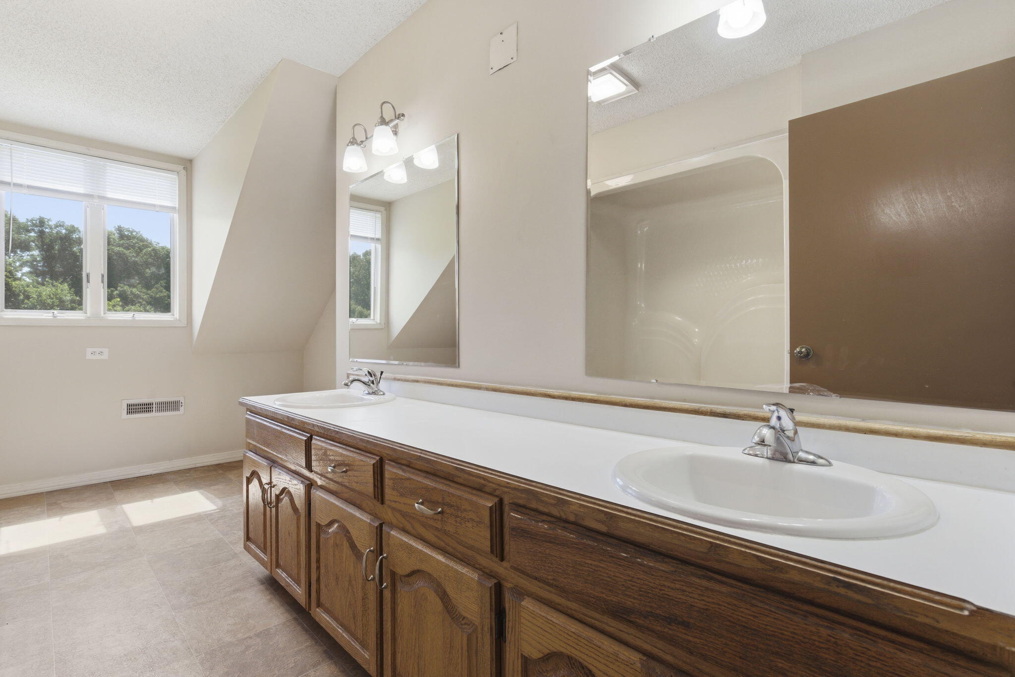 385 Jones Road Property Photo 28