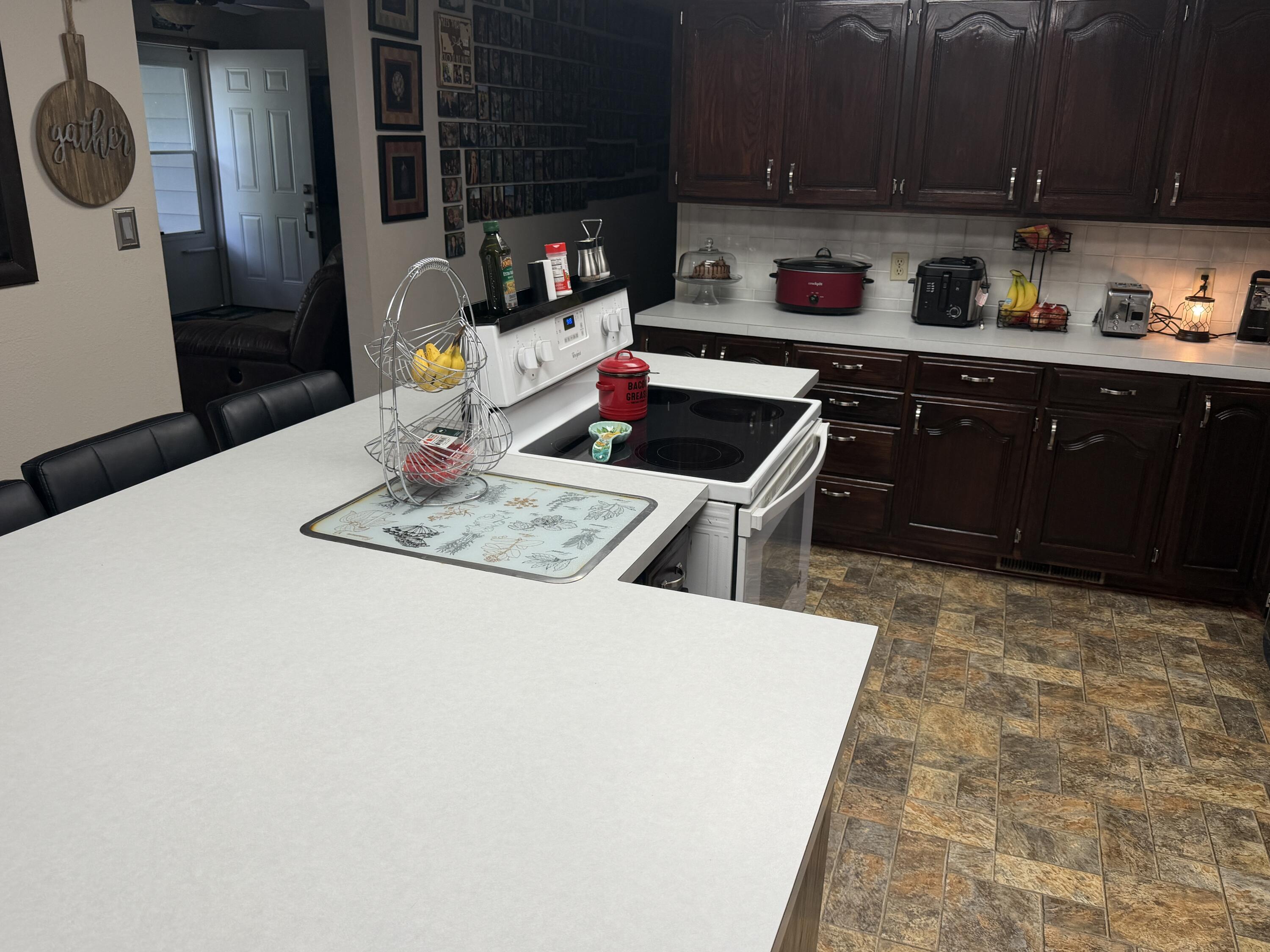 105 Walker Court Property Photo 6
