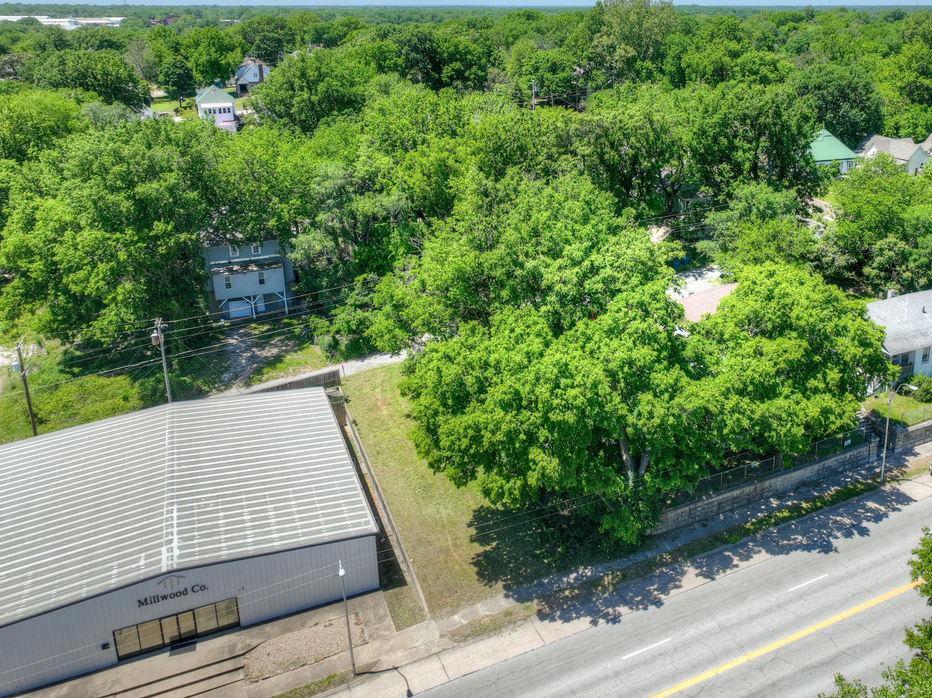 000 North Main Road Property Photo 1
