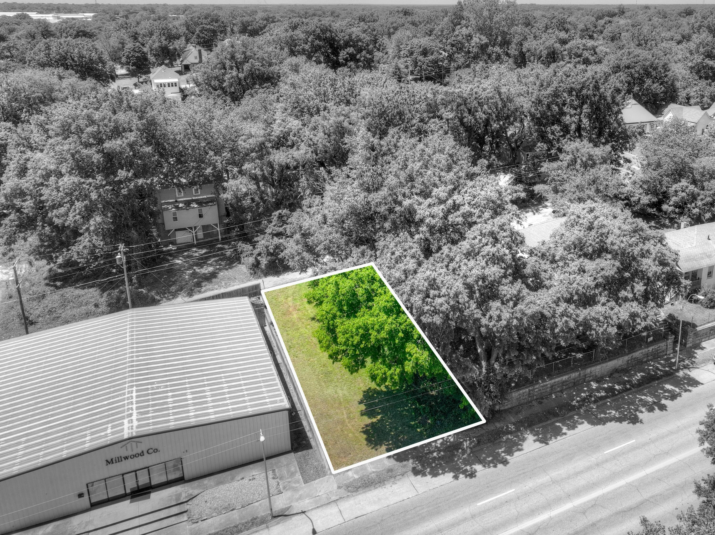 000 North Main Road Property Photo 2