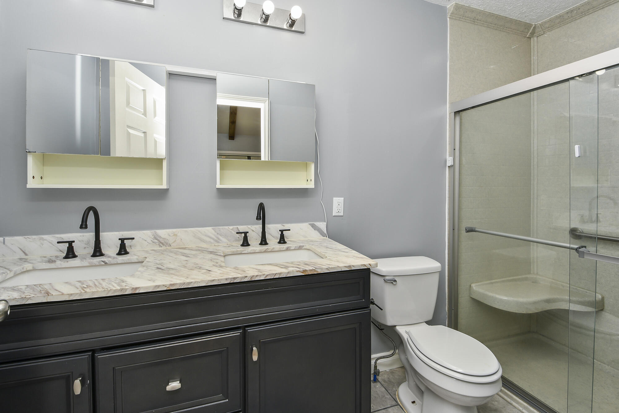 731 & 729 Knox Avenue Property Photo 17
