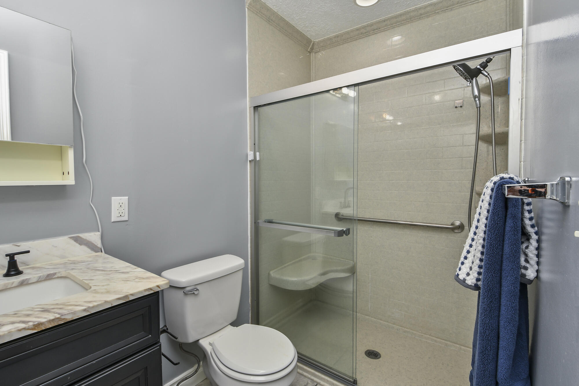 731 & 729 Knox Avenue Property Photo 18