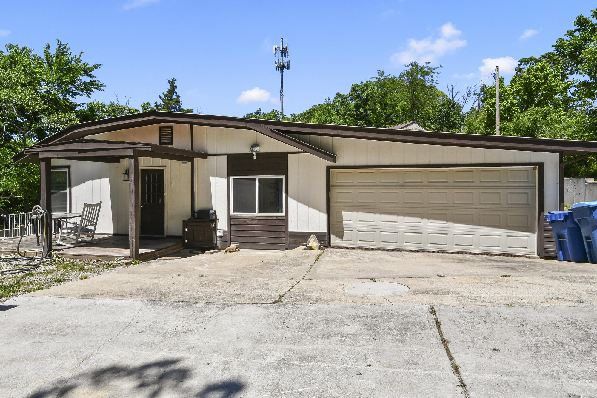 731 & 729 Knox Avenue Property Photo 38