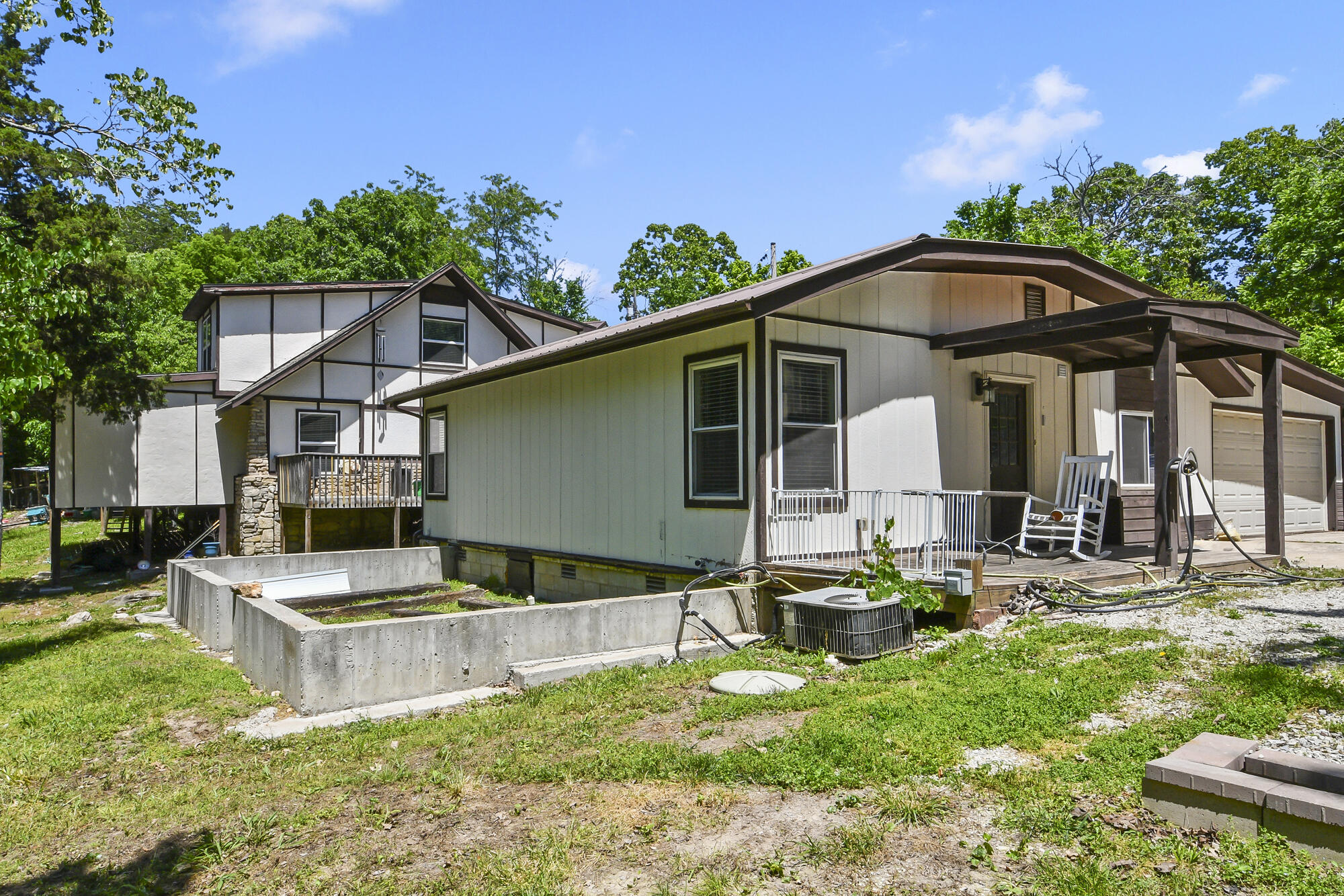 731 & 729 Knox Avenue Property Photo 40