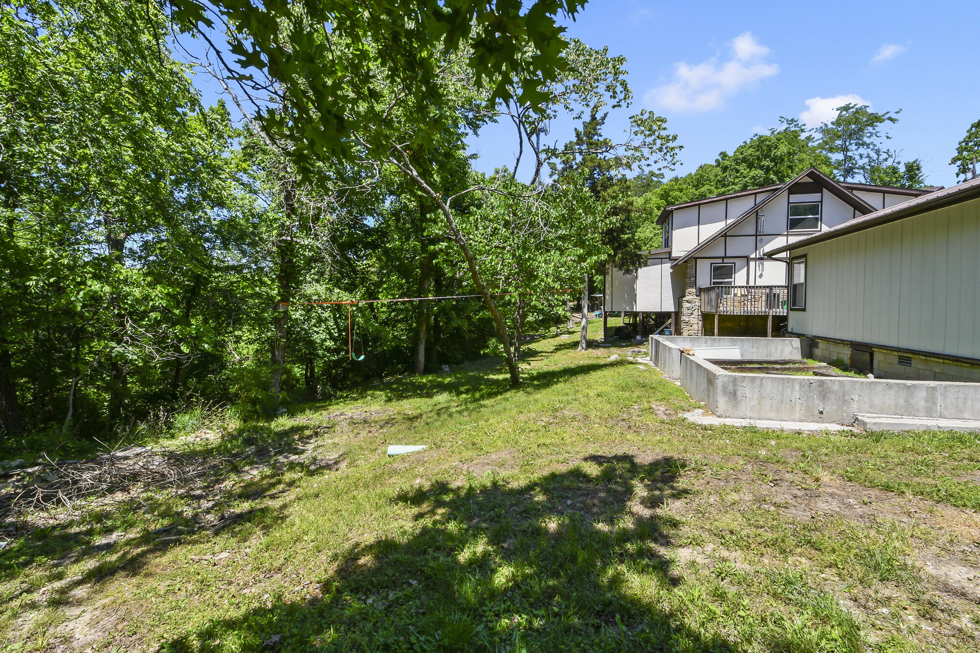 731 & 729 Knox Avenue Property Photo 41