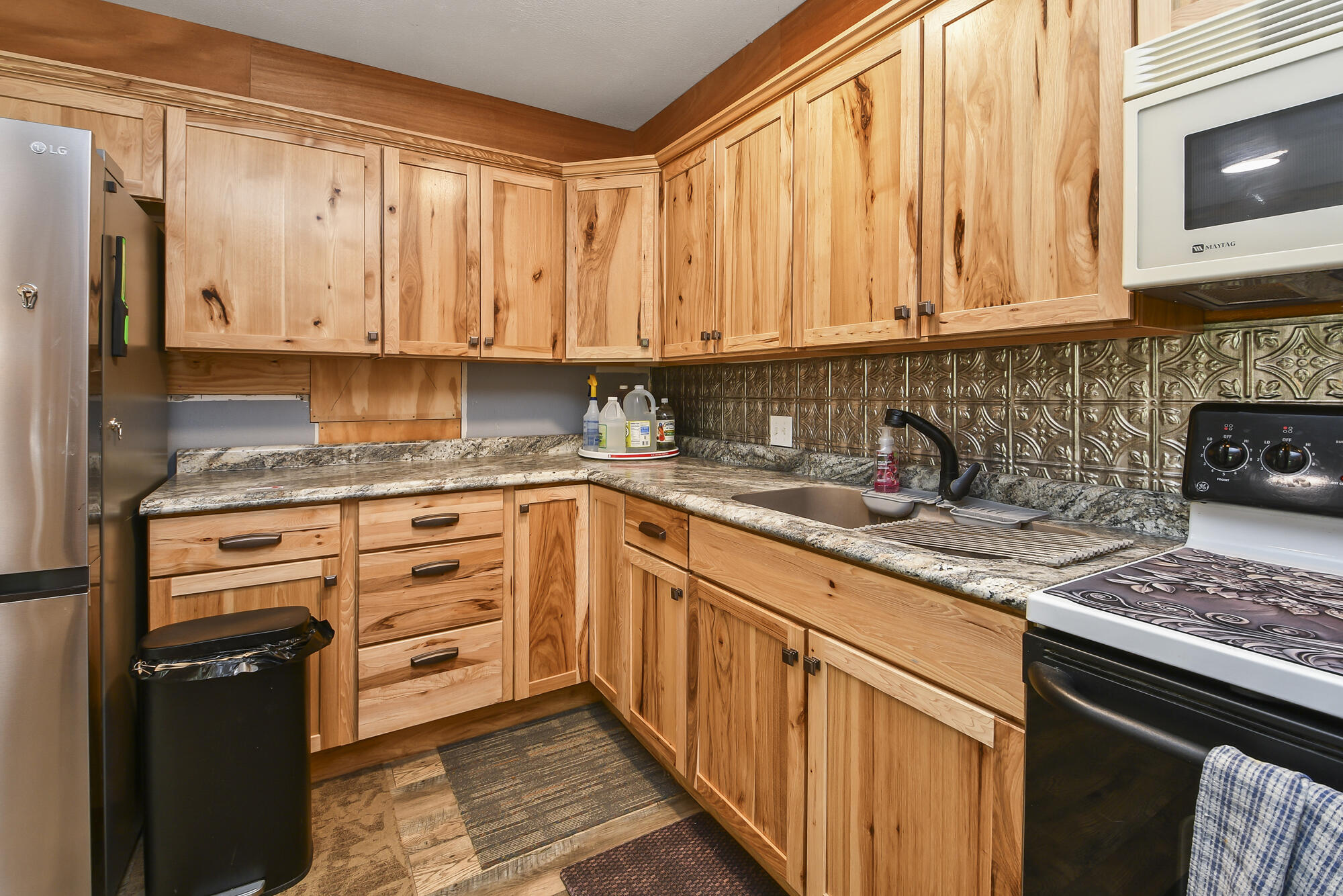731 & 729 Knox Avenue Property Photo 51