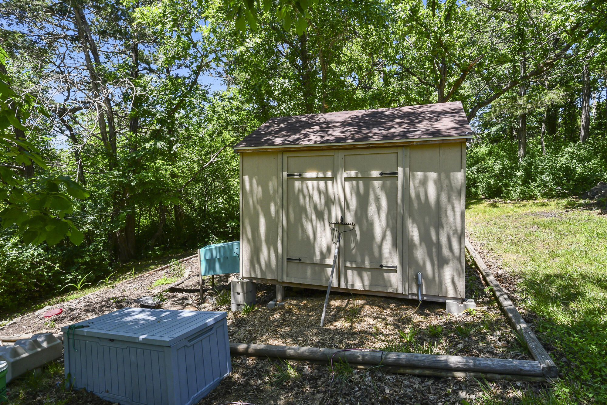 731 & 729 Knox Avenue Property Photo 70