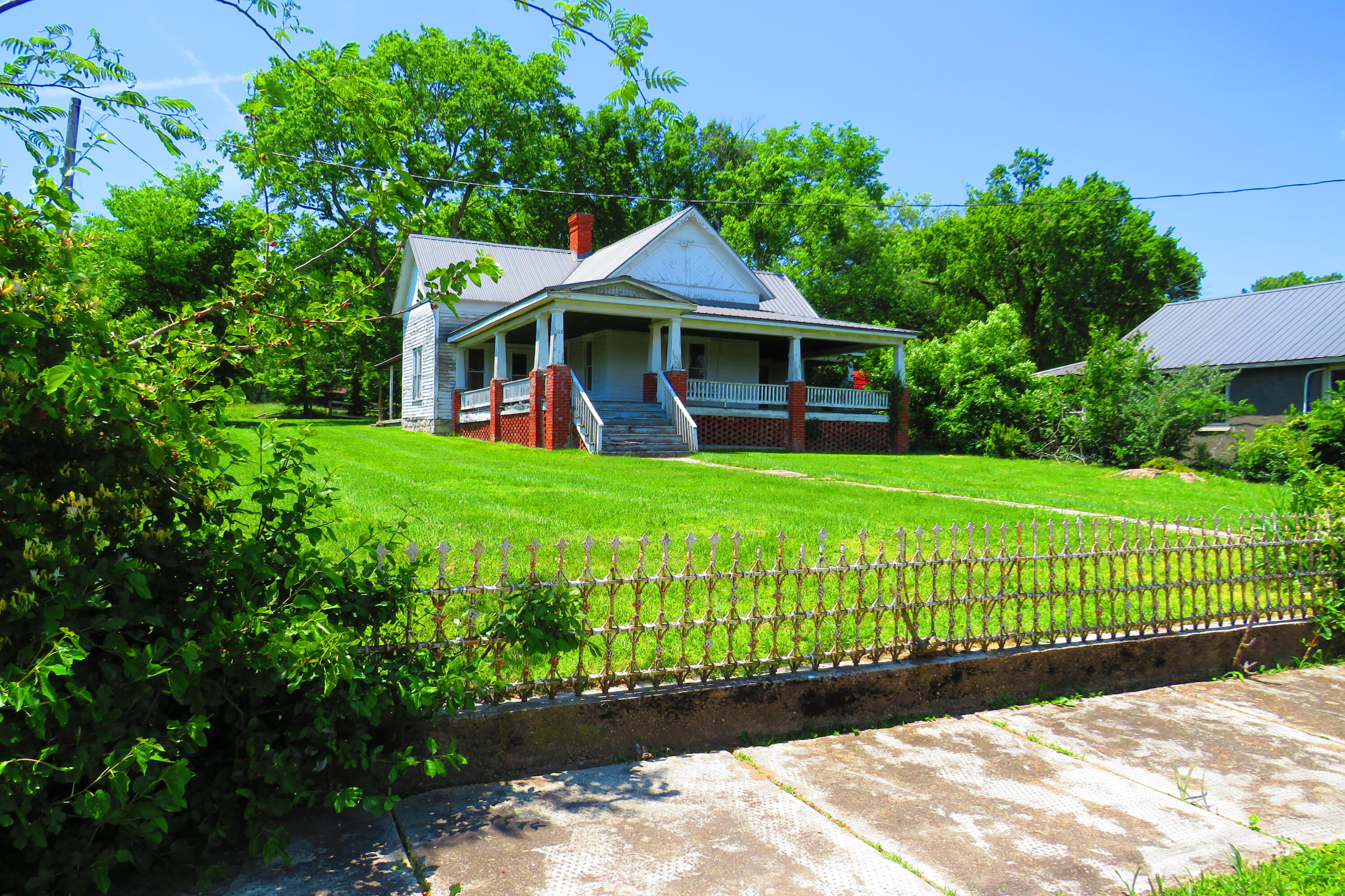 503 North Nettleton Avenue Property Photo 1
