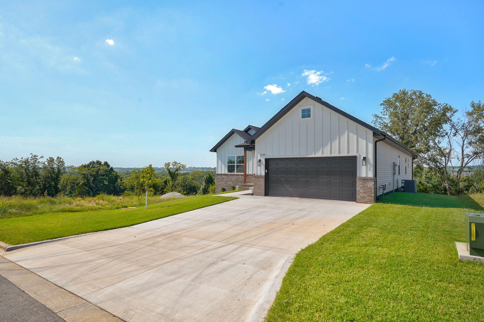 1209 West Pebblebrooke Drive Property Photo 3