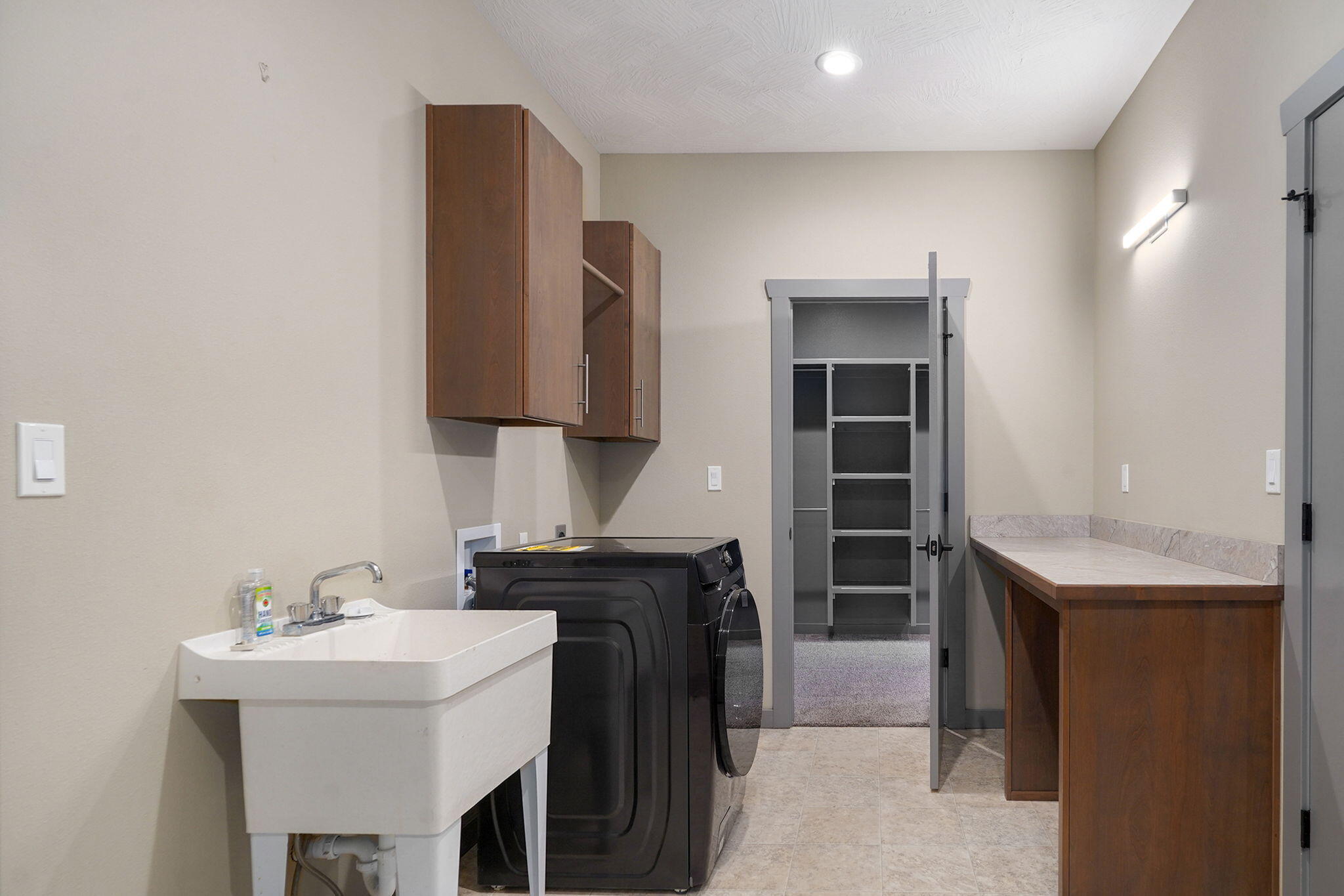 218 South 9th Avenue Property Photo 27