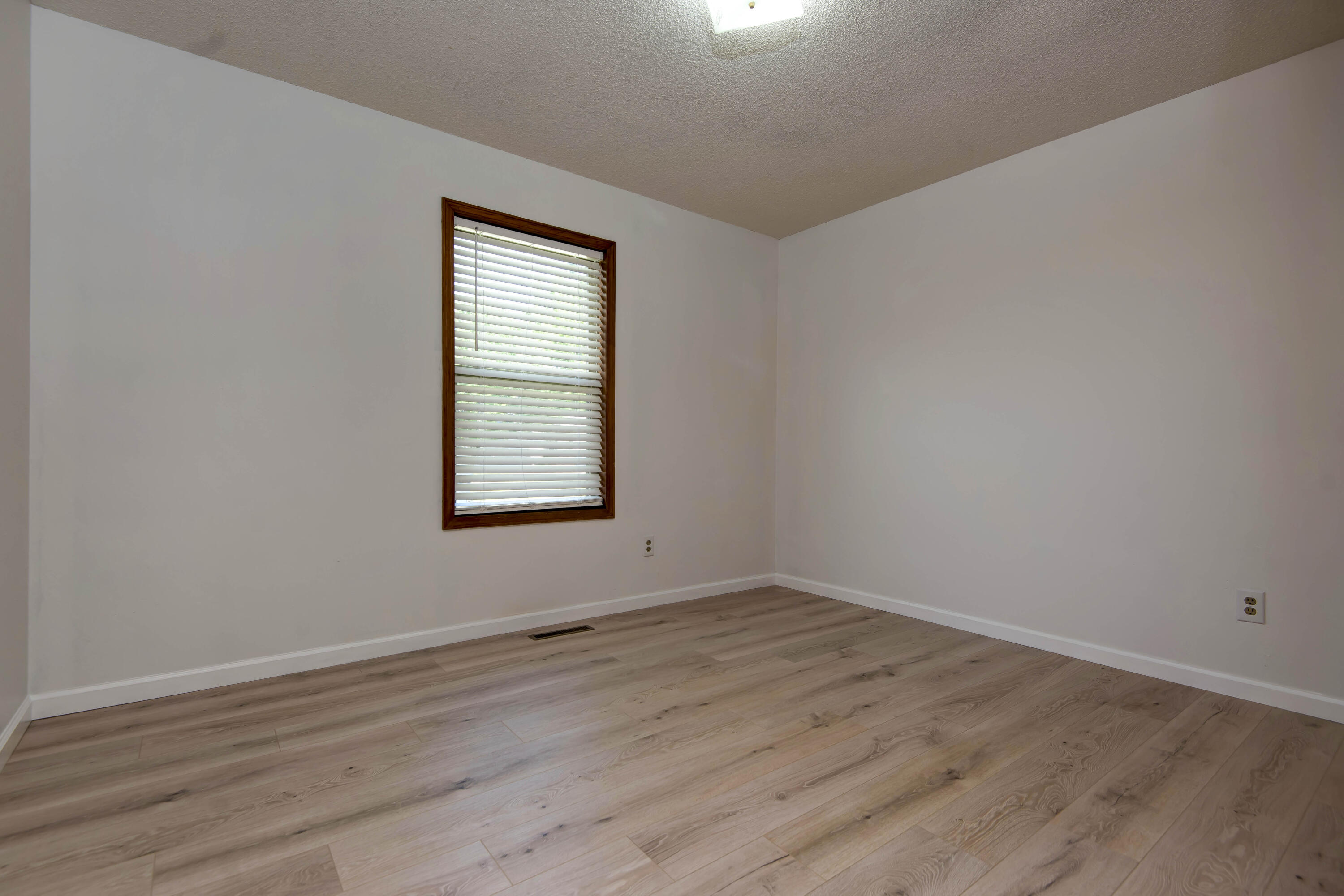 1421 West Rainey Street Property Photo 6