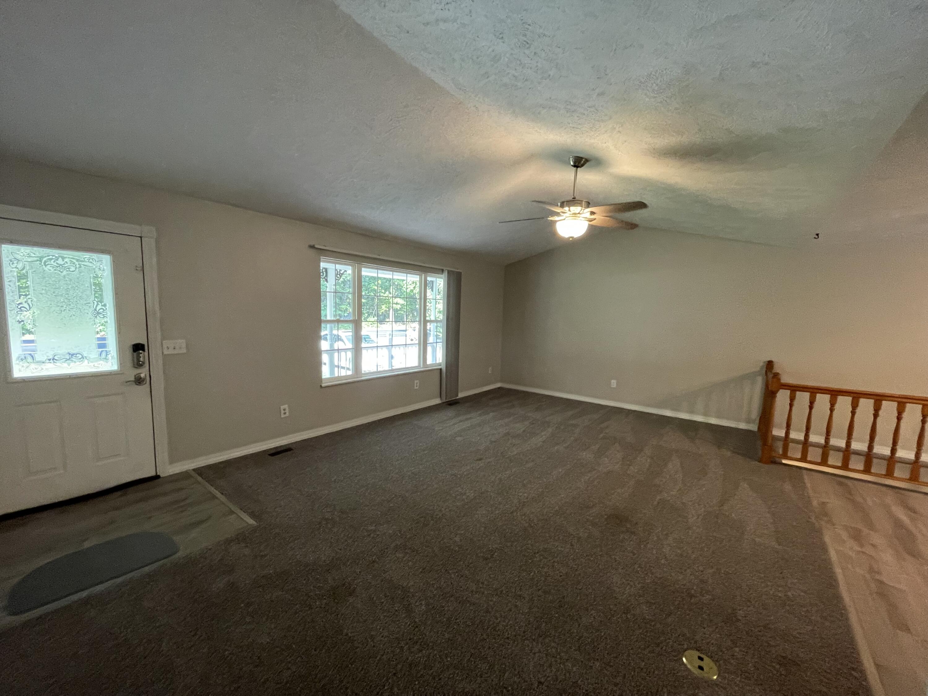 1056 Talking Rocks Road Property Photo 4
