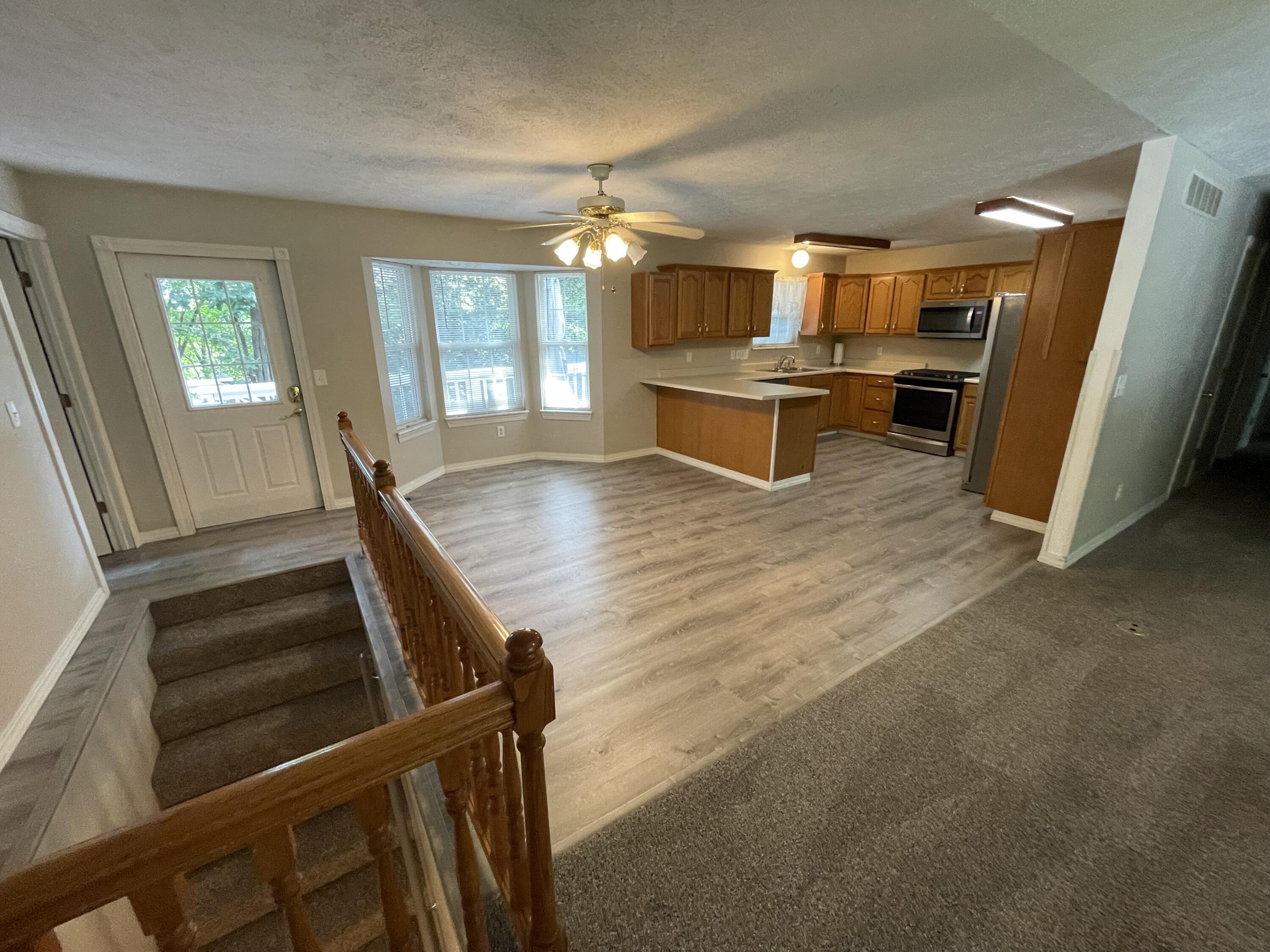 1056 Talking Rocks Road Property Photo 6