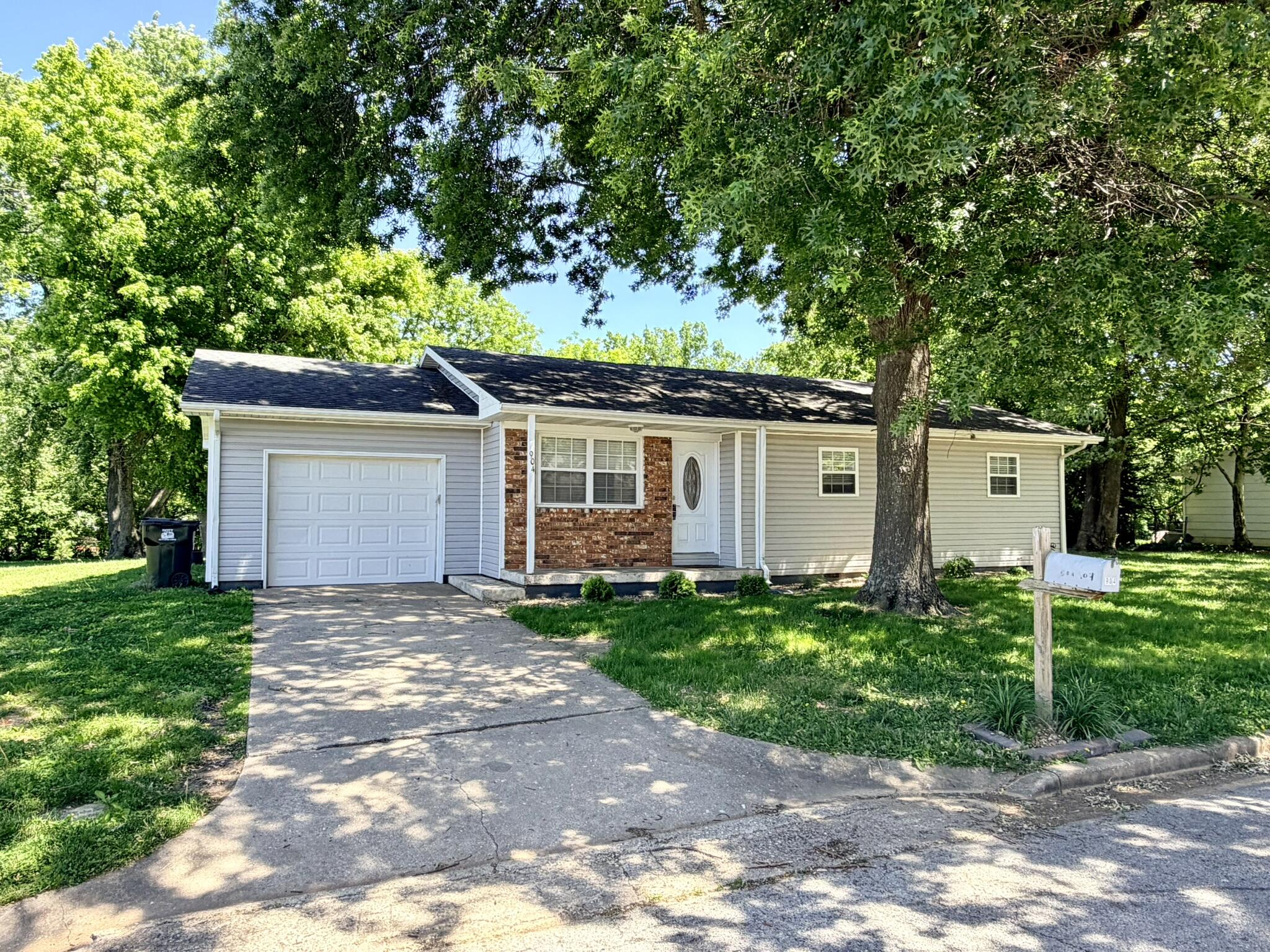 904 South Oak Ridge Drive Property Photo 1