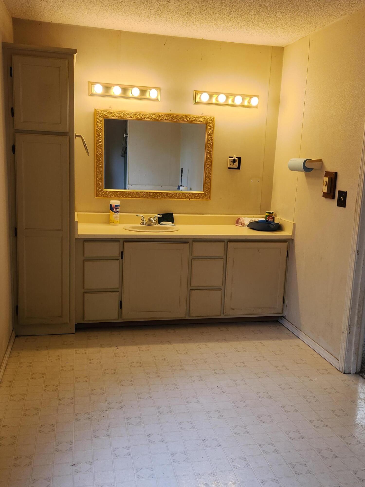 53 Wagon Wheel Road Property Photo 12