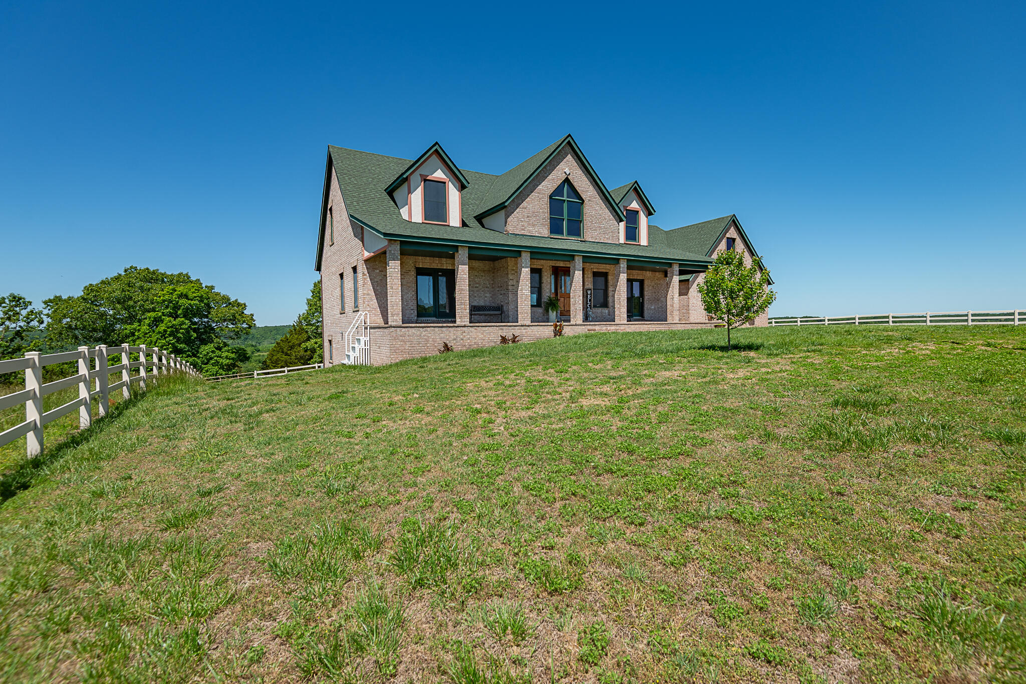 449 Greenway Drive Property Photo 2