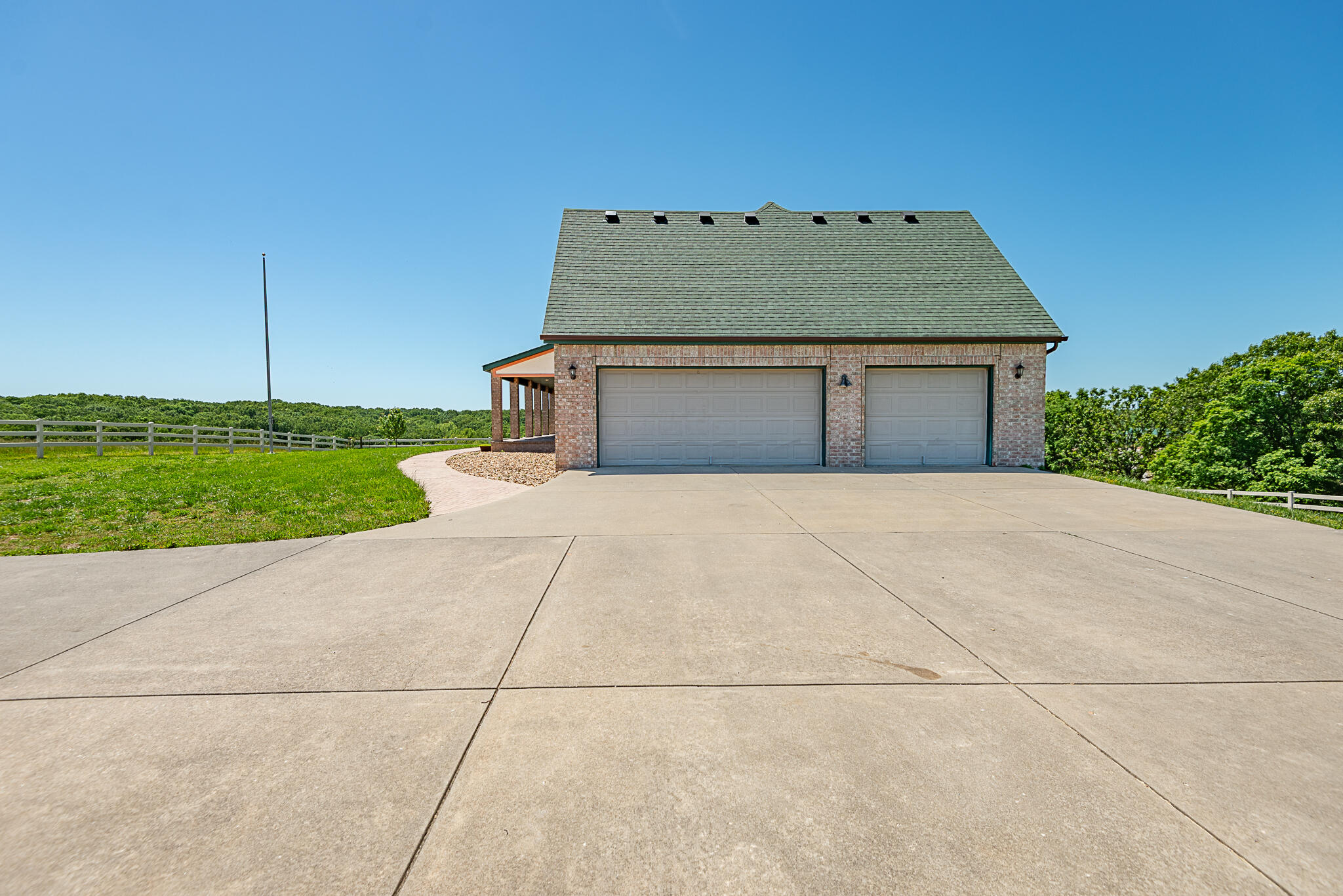 449 Greenway Drive Property Photo 5