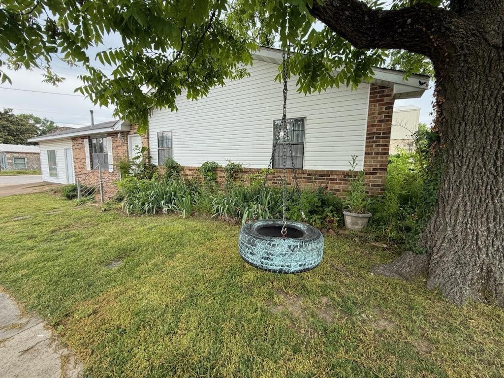 301 Luyster Street Property Photo 1