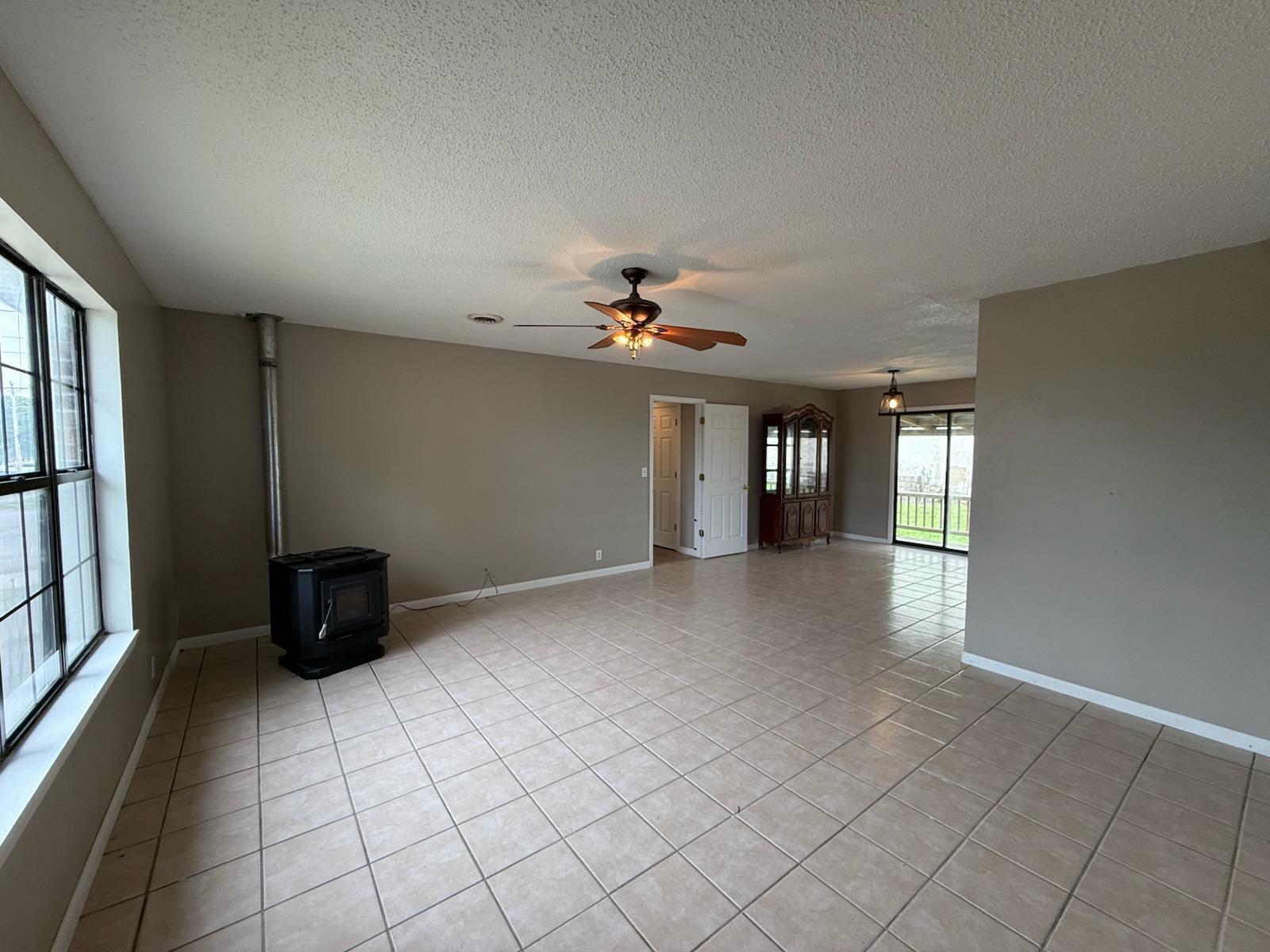301 Luyster Street Property Photo 2