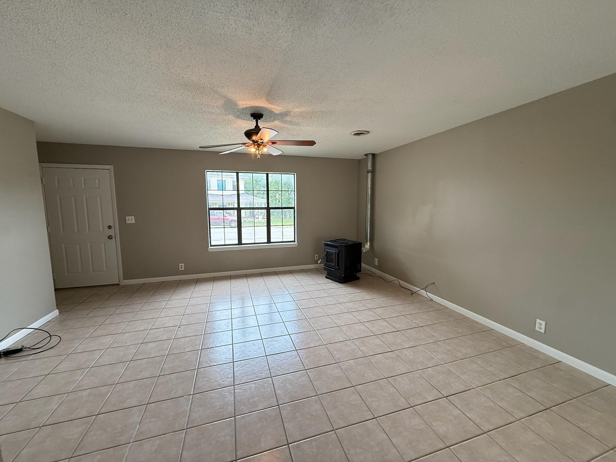 301 Luyster Street Property Photo 3