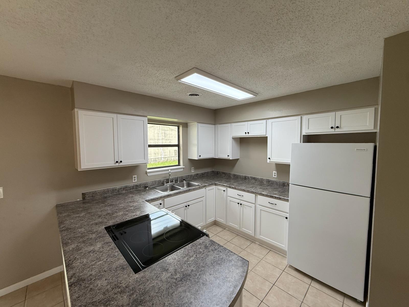301 Luyster Street Property Photo 5