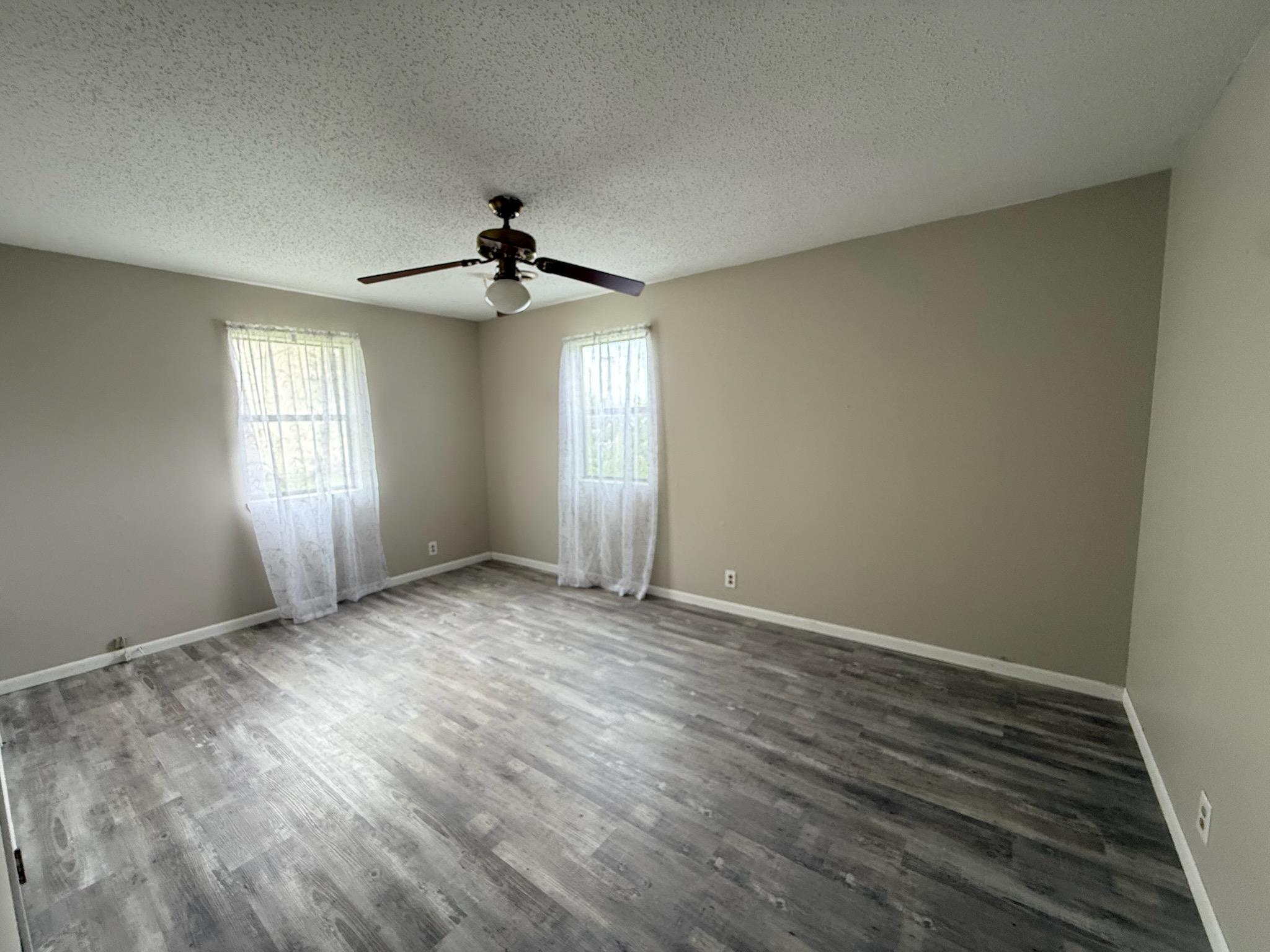 301 Luyster Street Property Photo 8