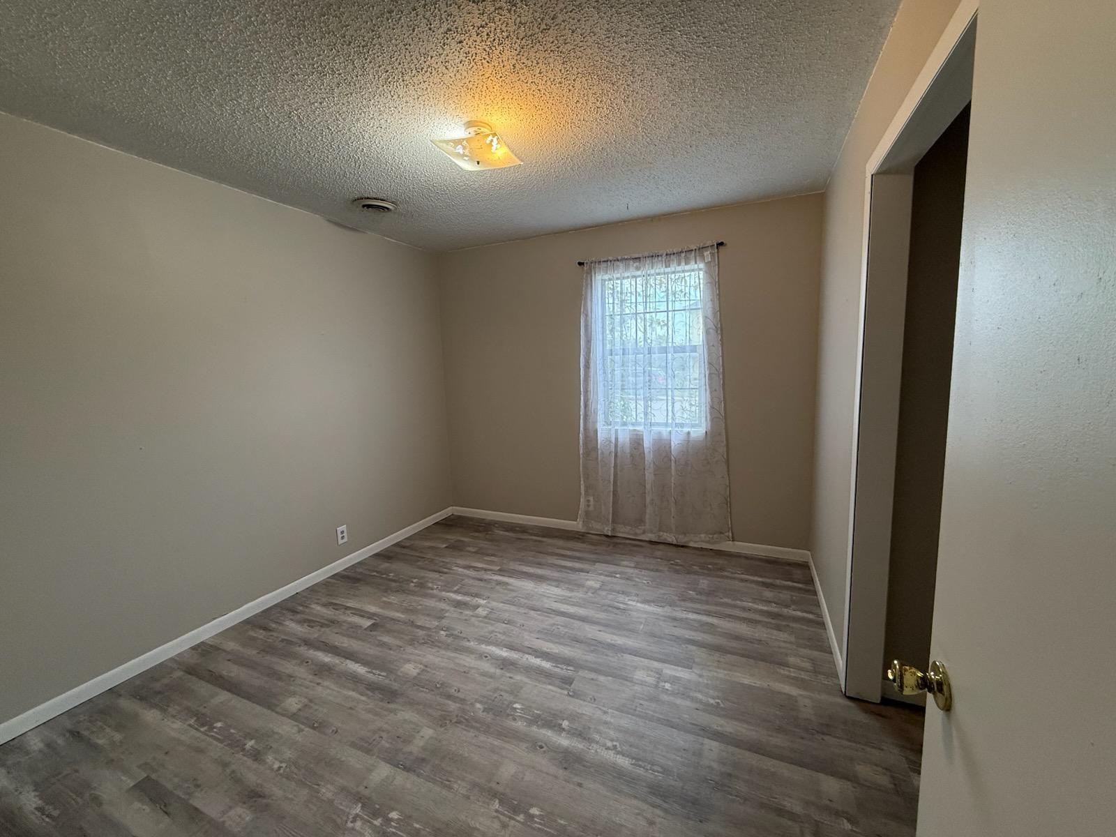 301 Luyster Street Property Photo 11