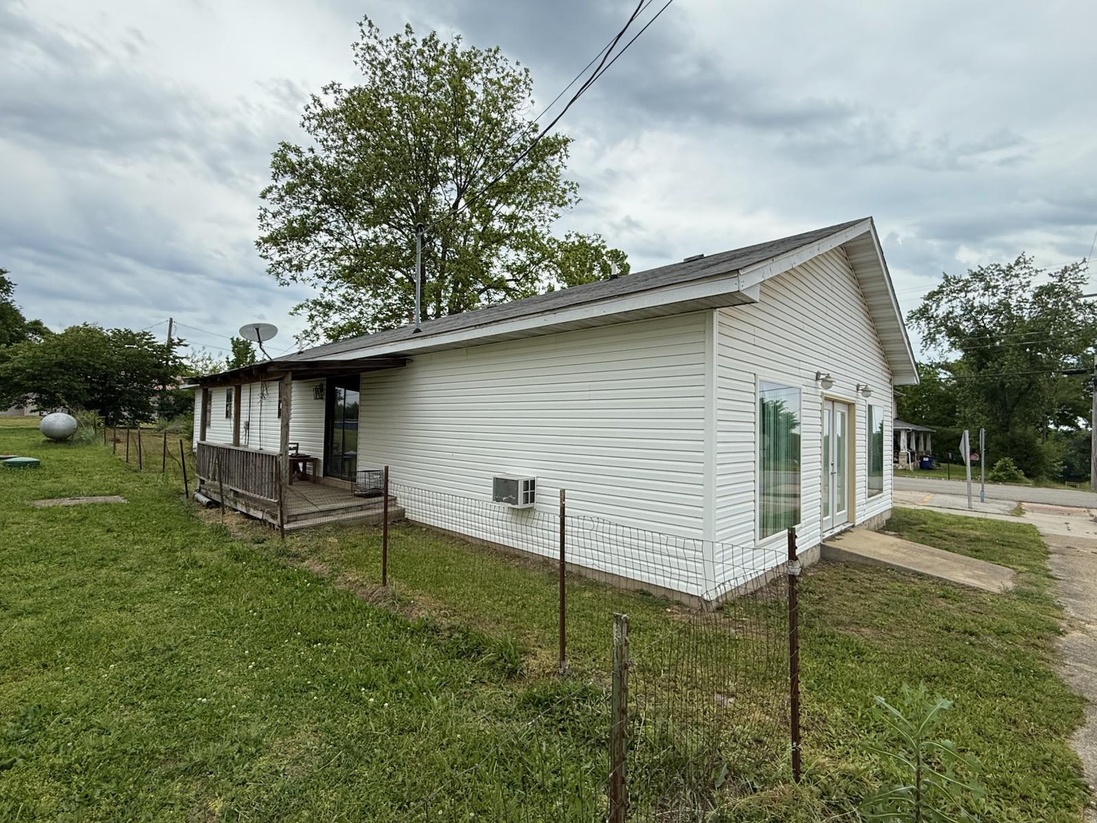 301 Luyster Street Property Photo 20