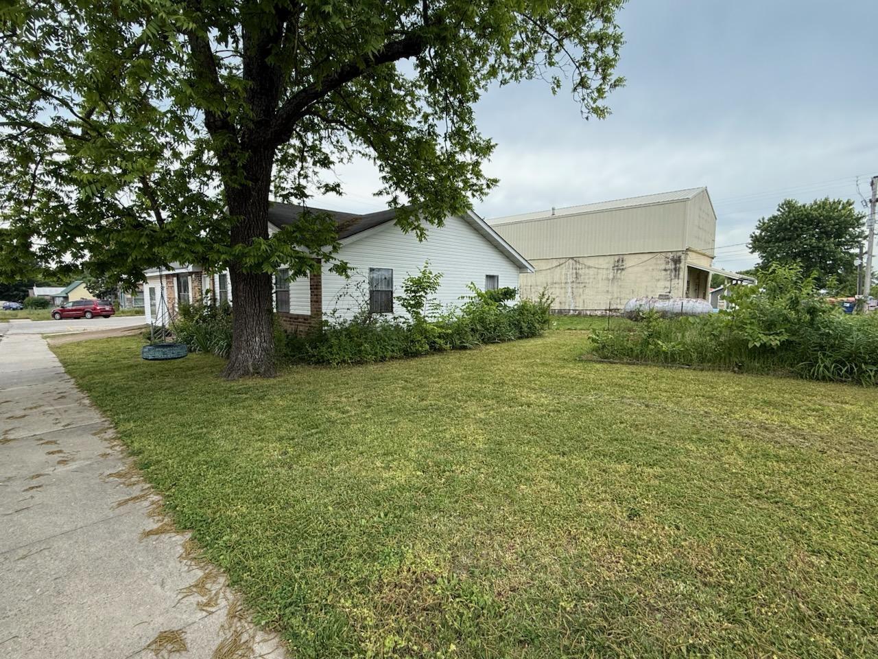 301 Luyster Street Property Photo 23