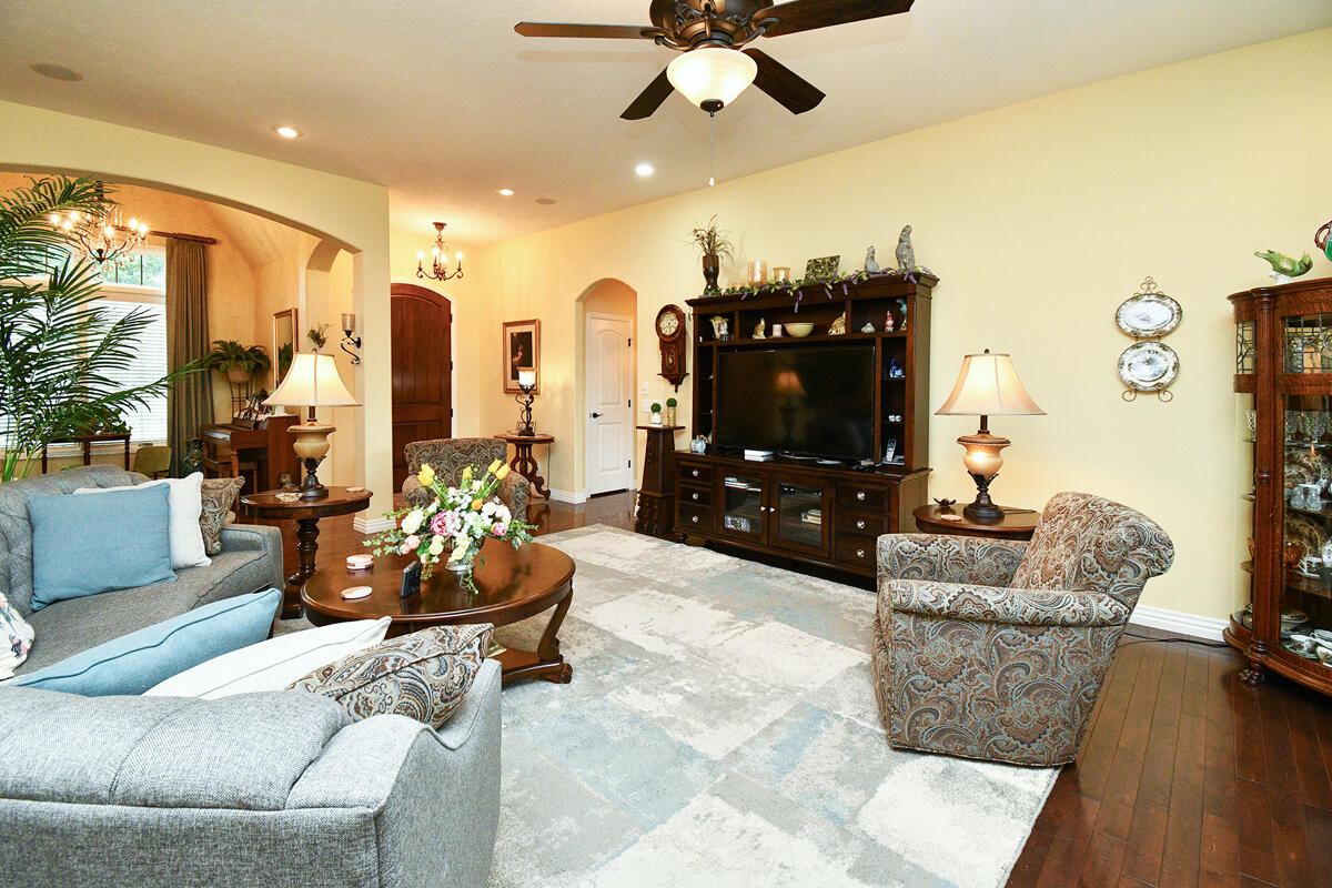 1402 North Rockingham Avenue Property Photo 8