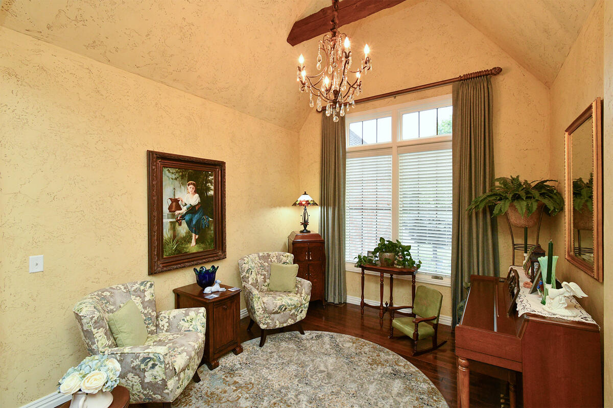 1402 North Rockingham Avenue Property Photo 9