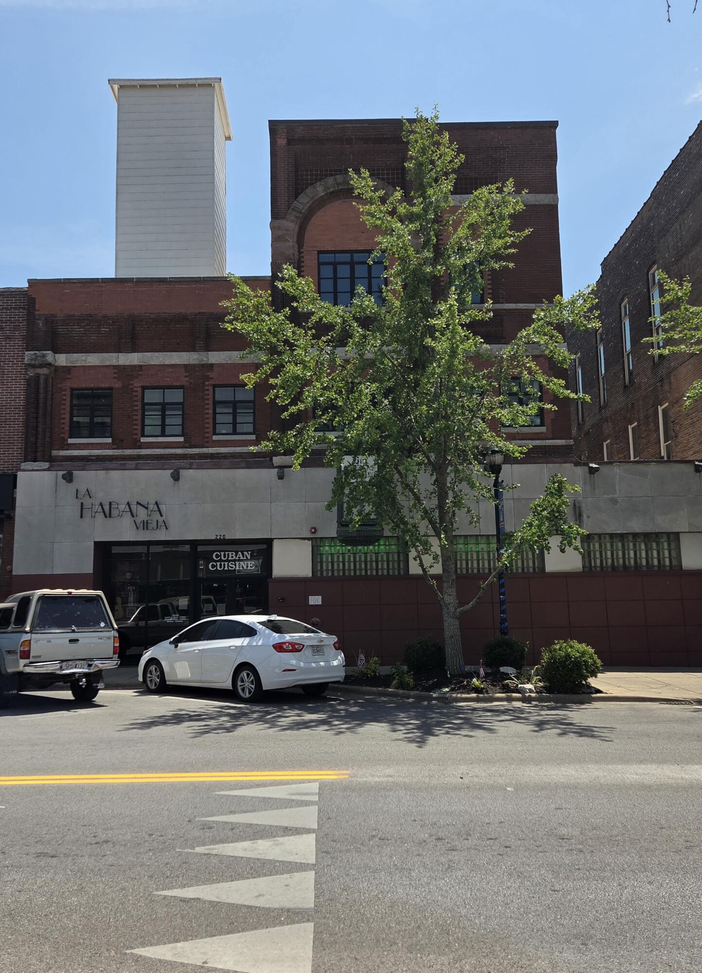 220 East Commercial Street Property Photo 3