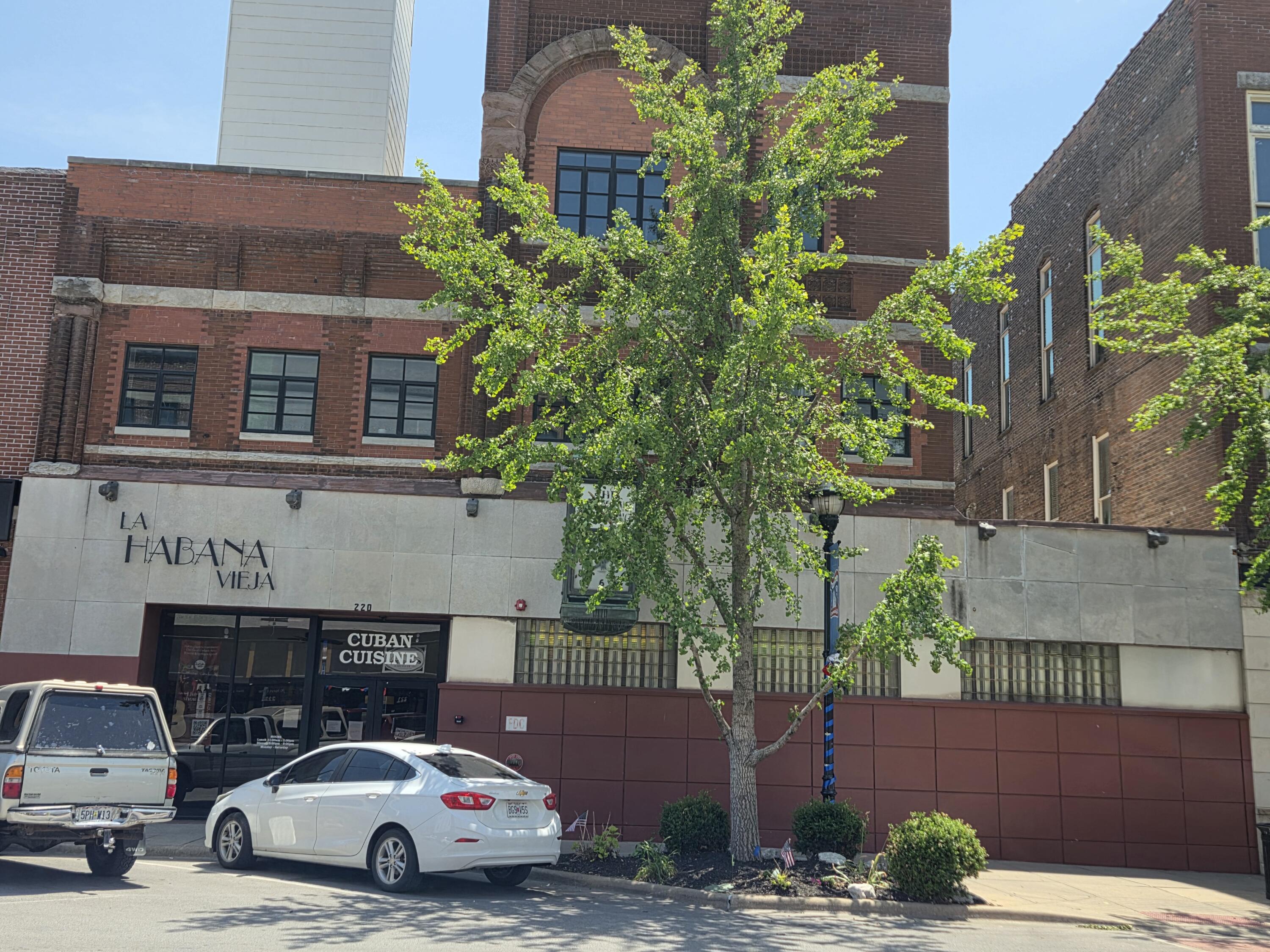 220 East Commercial Street Property Photo 4