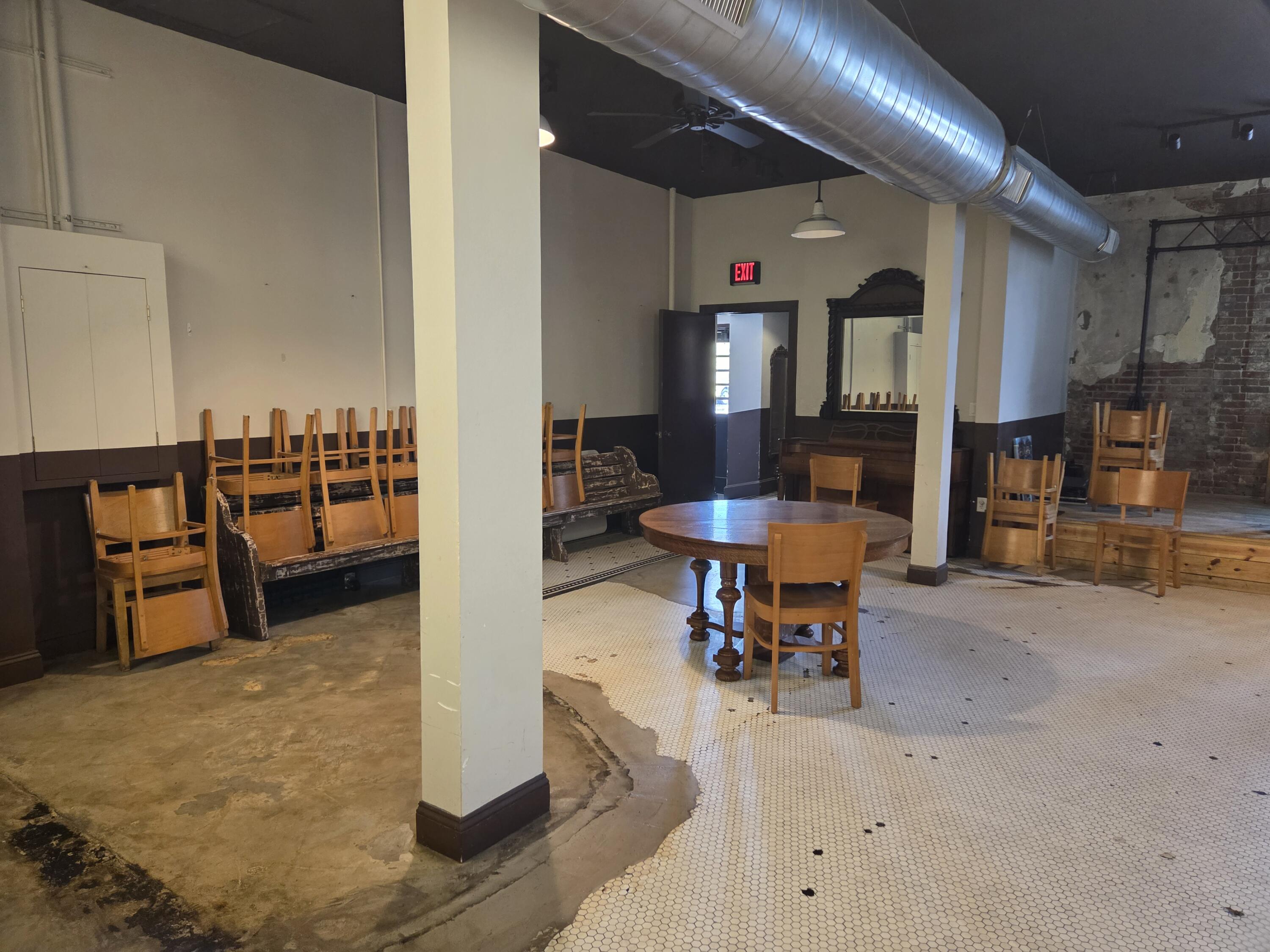 220 East Commercial Street Property Photo 25