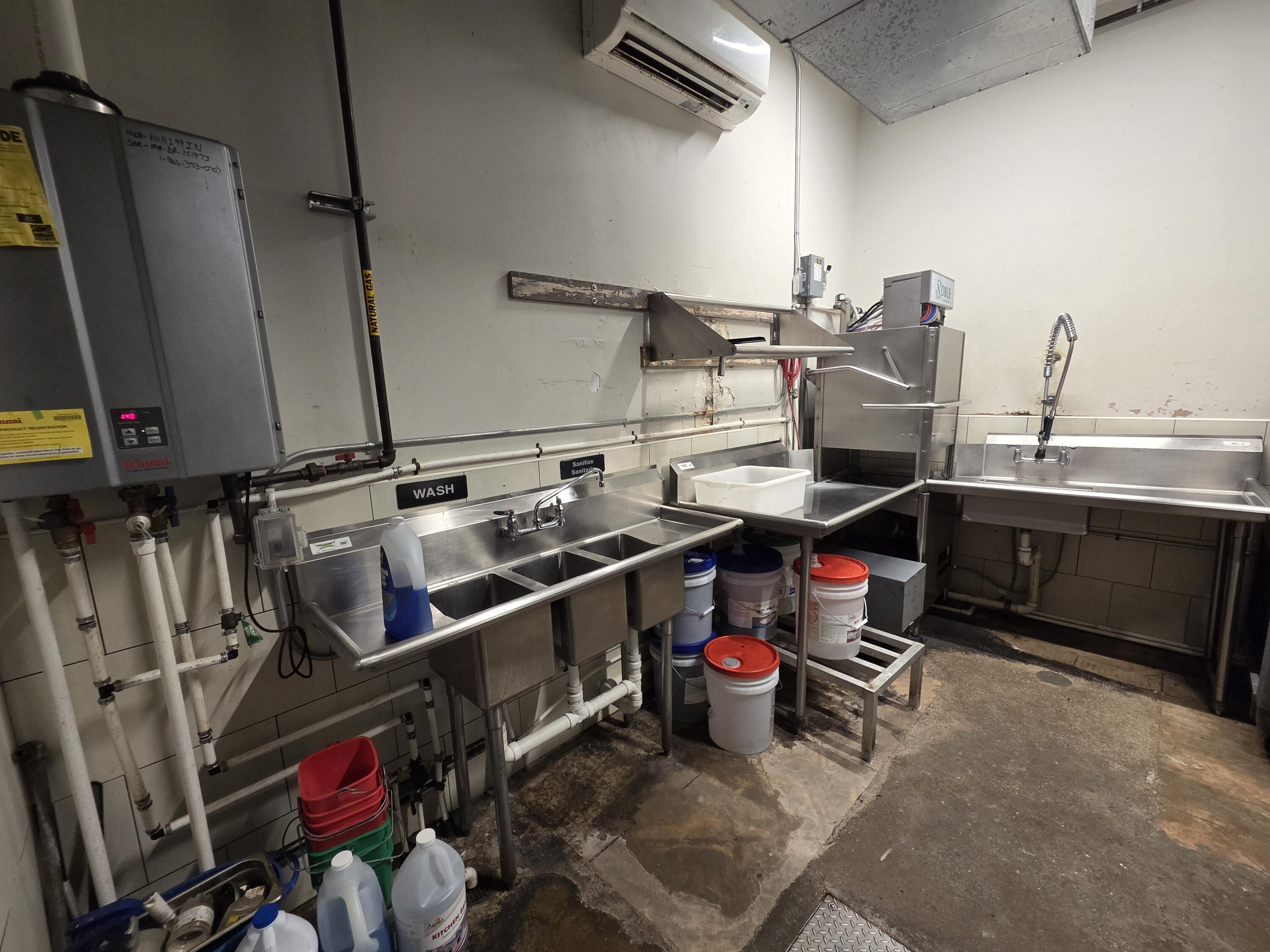 220 East Commercial Street Property Photo 52
