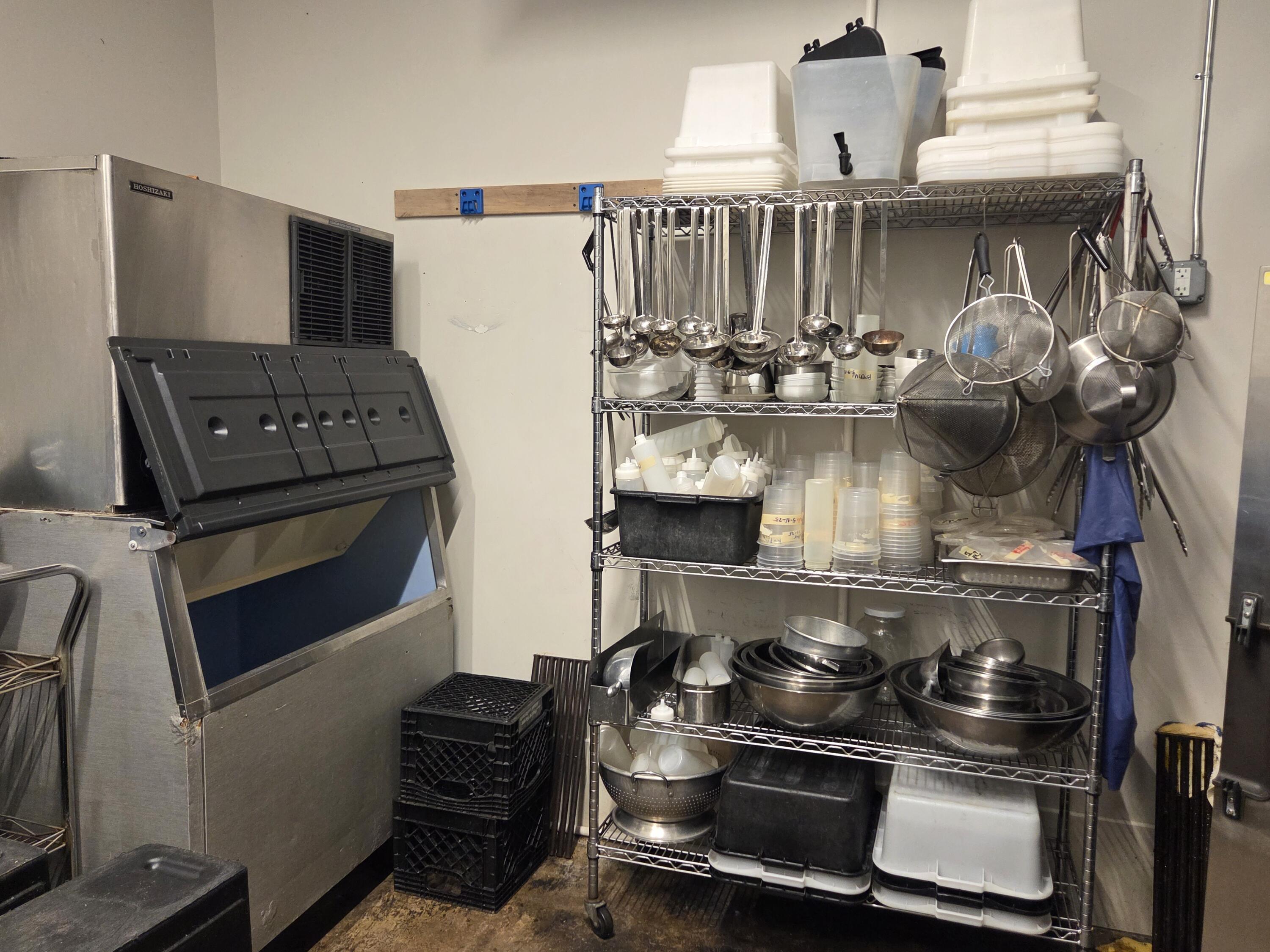 220 East Commercial Street Property Photo 54