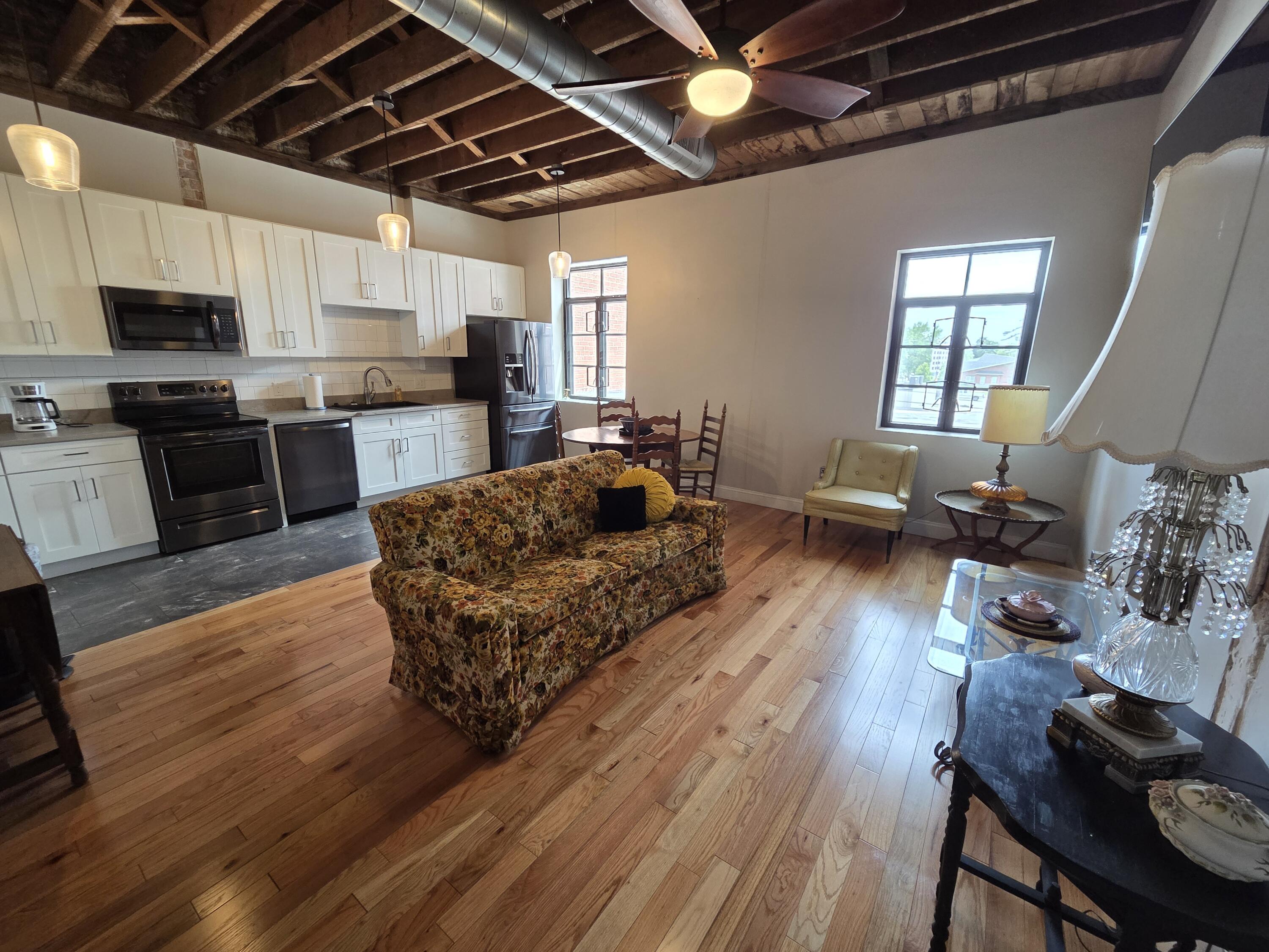 220 East Commercial Street Property Photo 77