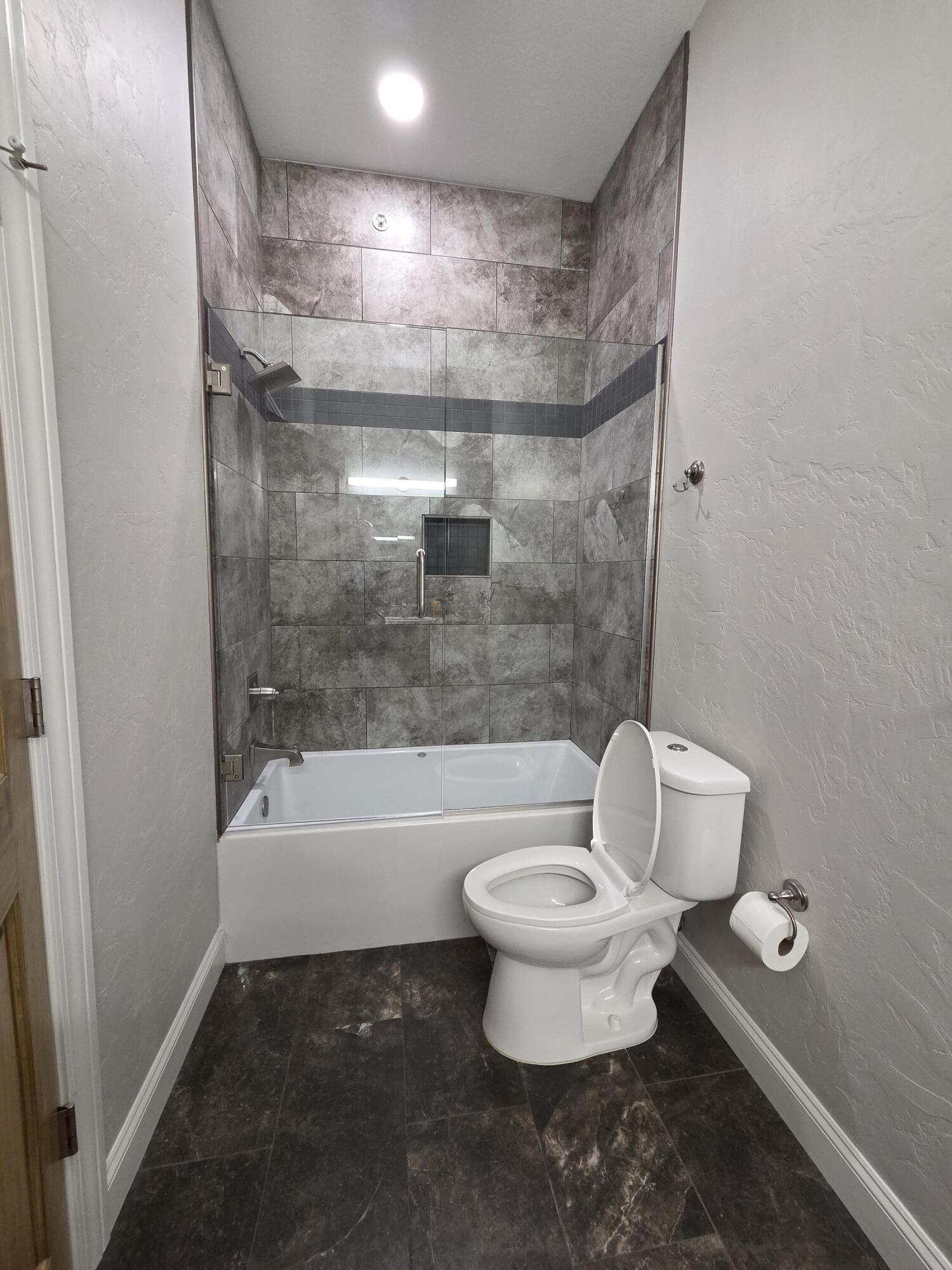 220 East Commercial Street Property Photo 125