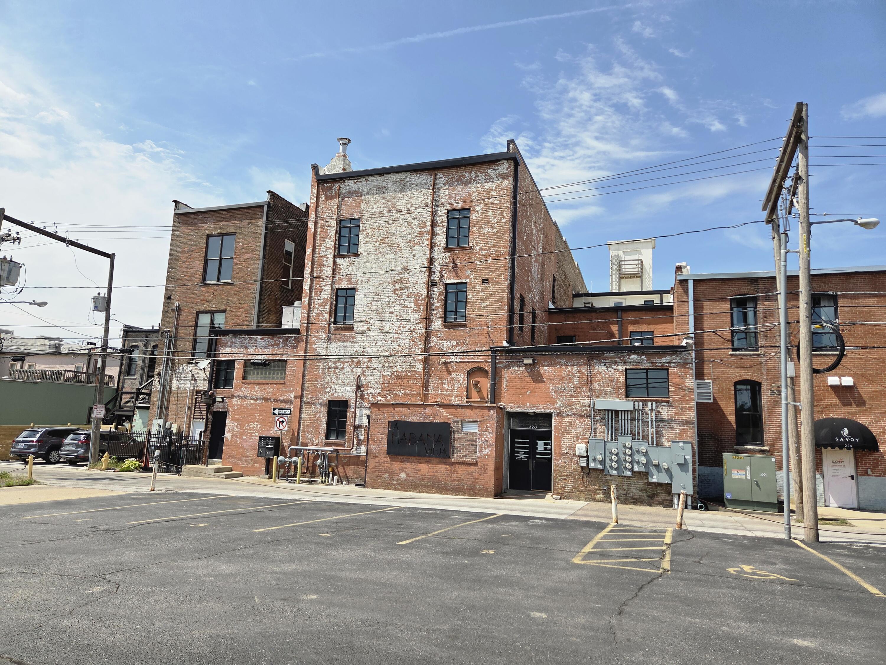 220 East Commercial Street Property Photo 146
